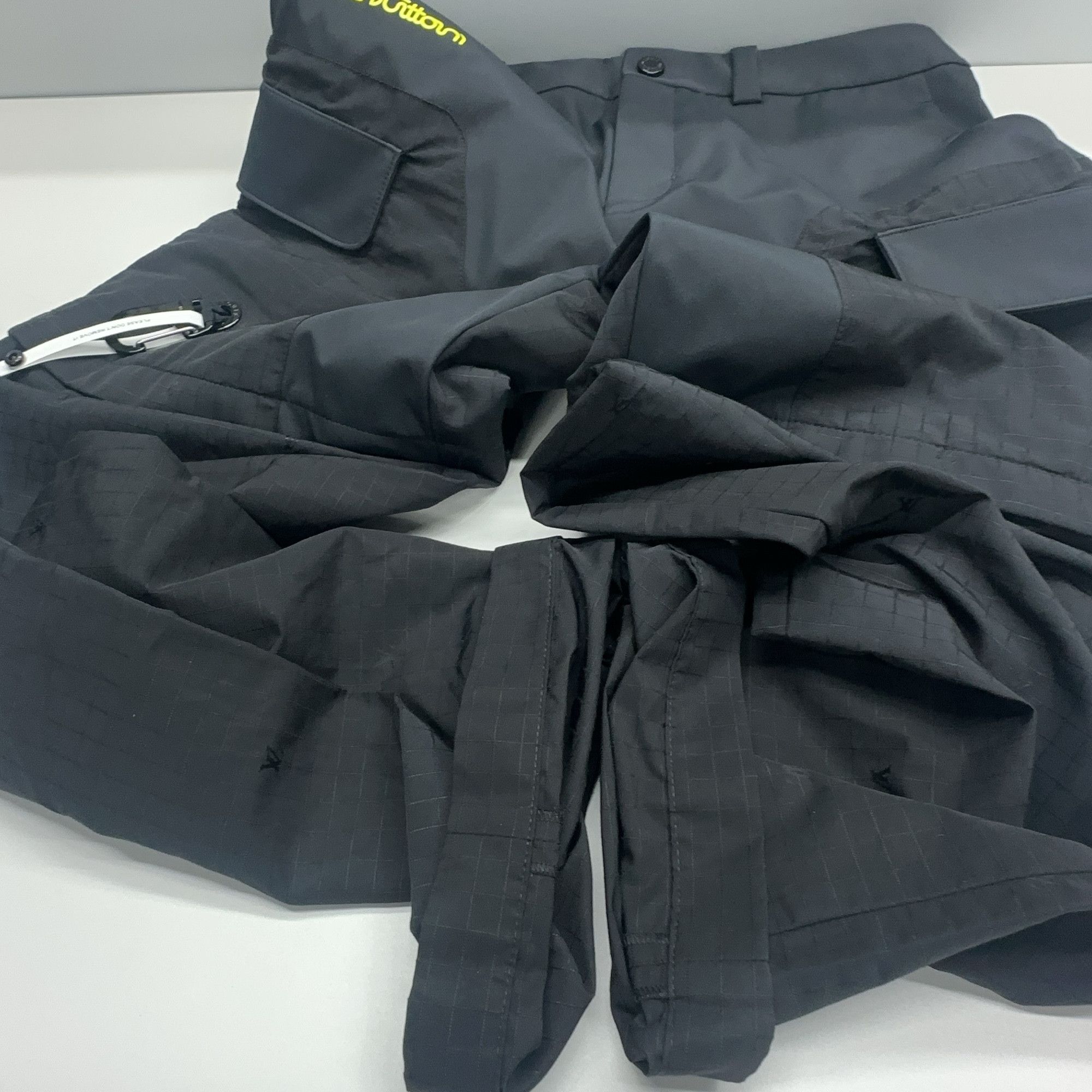 Louis Vuitton Louis Vuitton Logo Pattern Technical Pants Size 46 Size US 30 / EU 46 - 7 Thumbnail