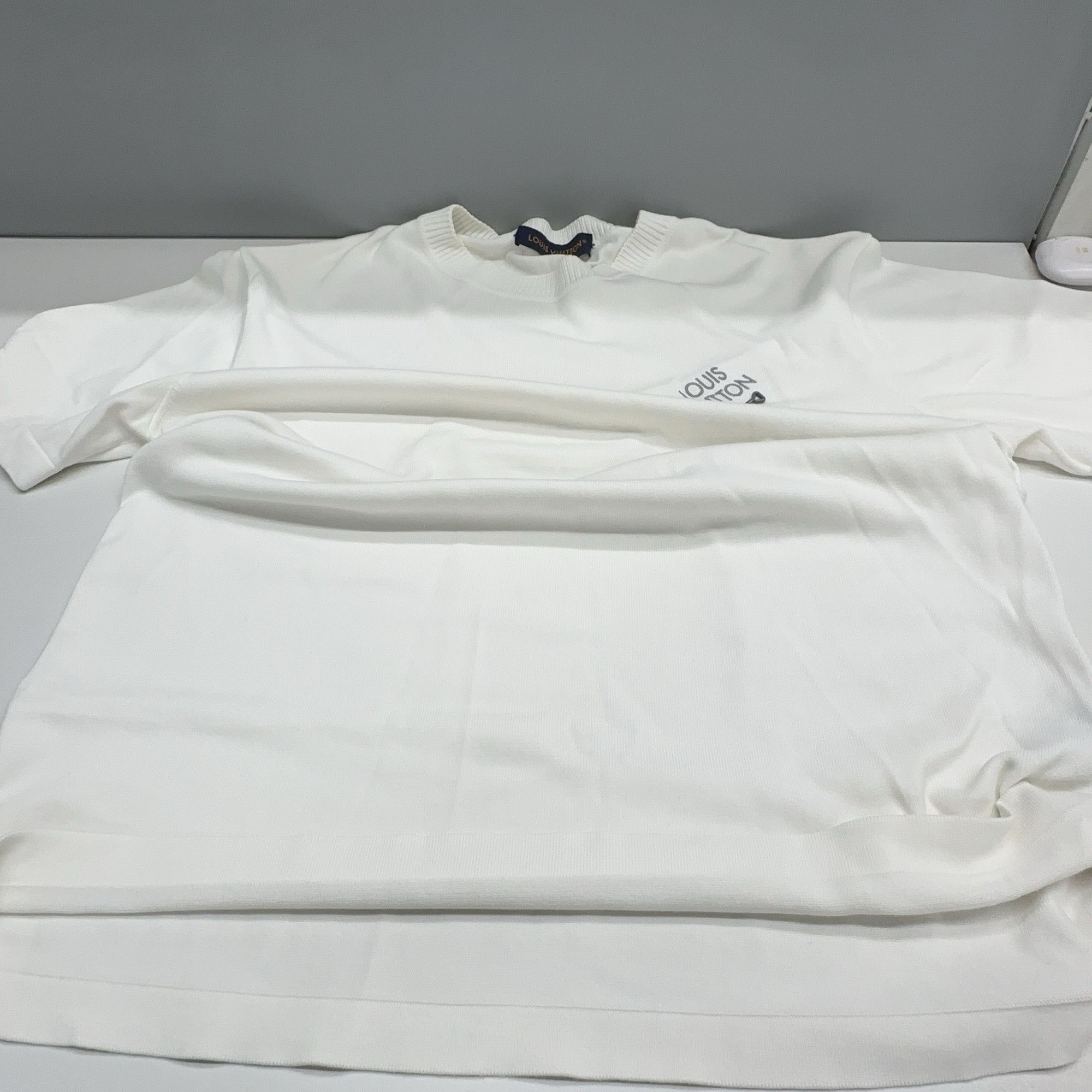 Louis Vuitton Louis Vuitton Logo T-Shirt White Size L Size US L / EU 52-54 / 3 - 6 Thumbnail