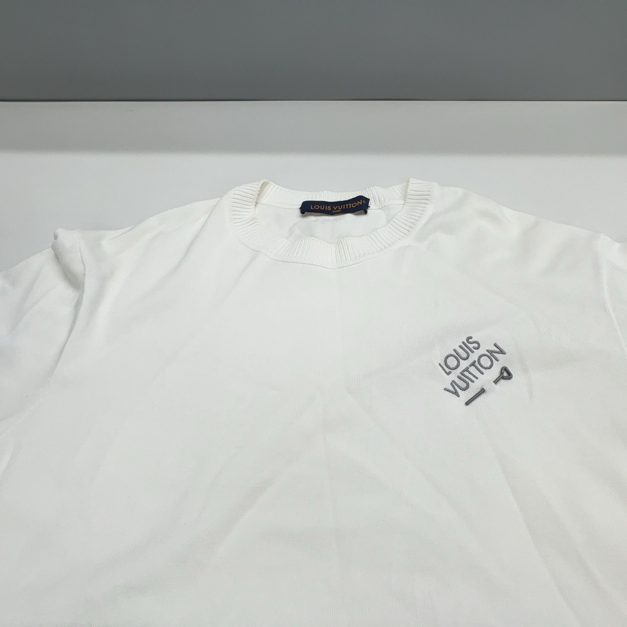 Louis Vuitton Louis Vuitton Logo T-Shirt White Size L Size US L / EU 52-54 / 3 - 7 Thumbnail