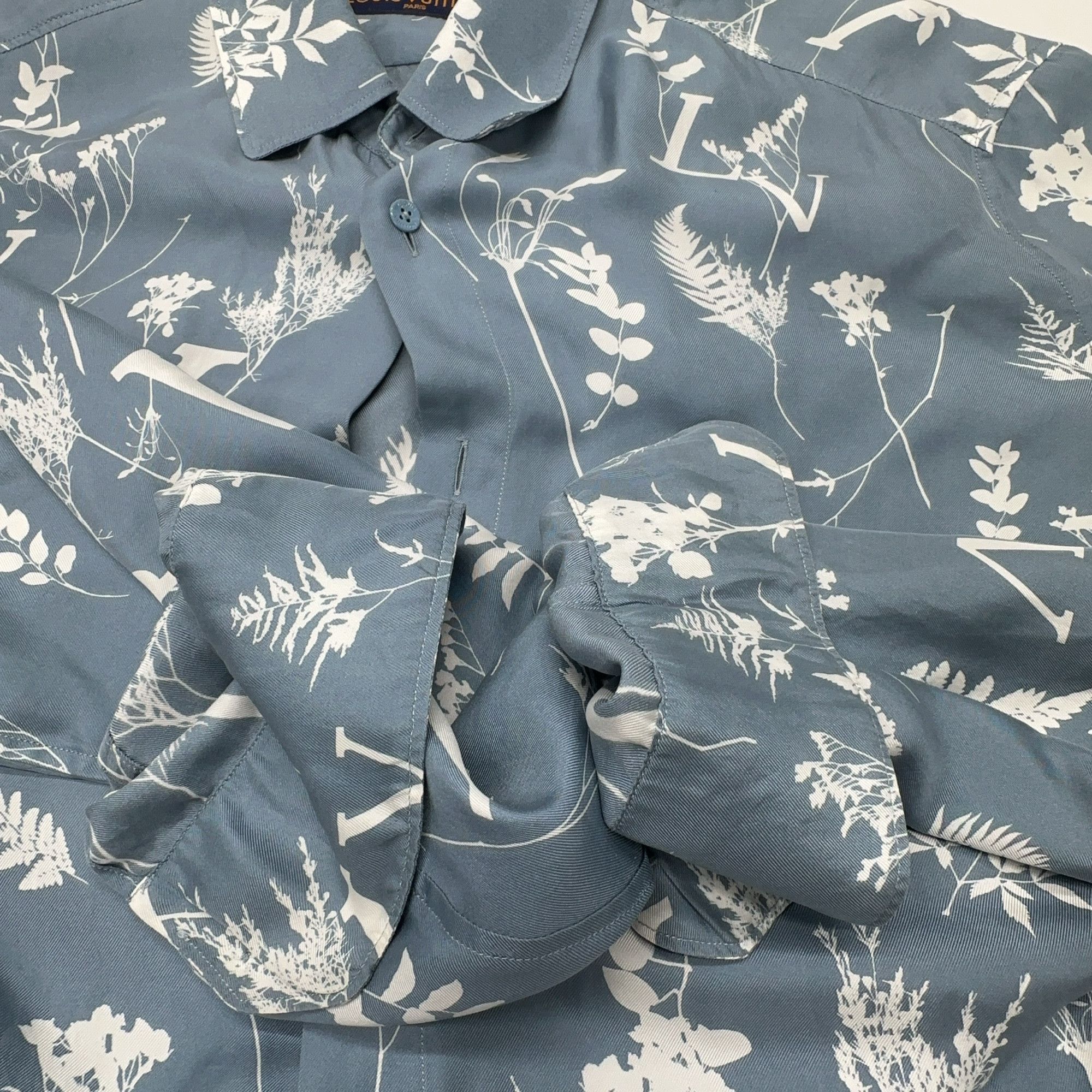 Louis Vuitton Louis Vuitton Floral Logo Silk Shirt Size XL Size US XL / EU 56 / 4 - 10 Thumbnail