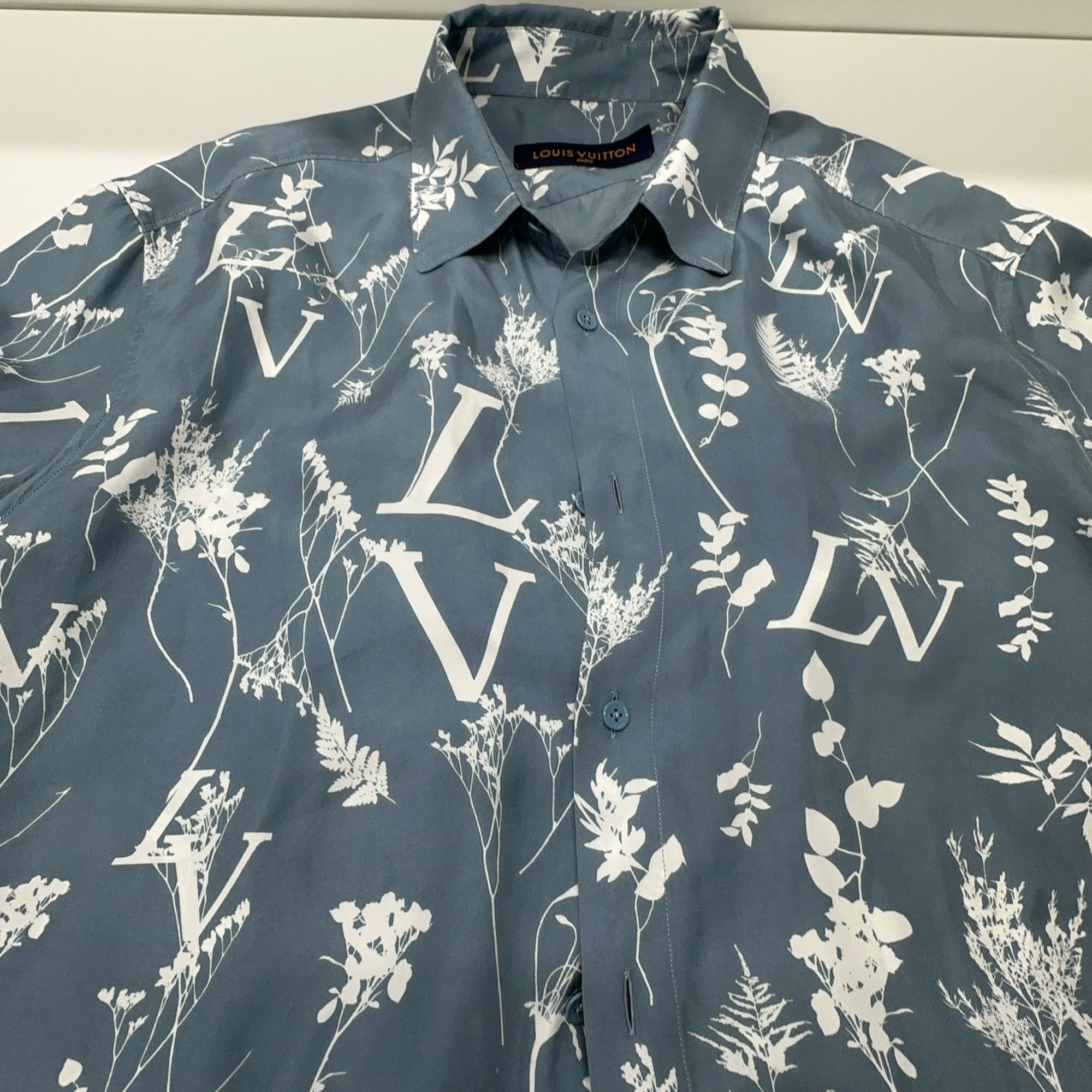 Louis Vuitton Louis Vuitton Floral Logo Silk Shirt Size XL Size US XL / EU 56 / 4 - 7 Thumbnail
