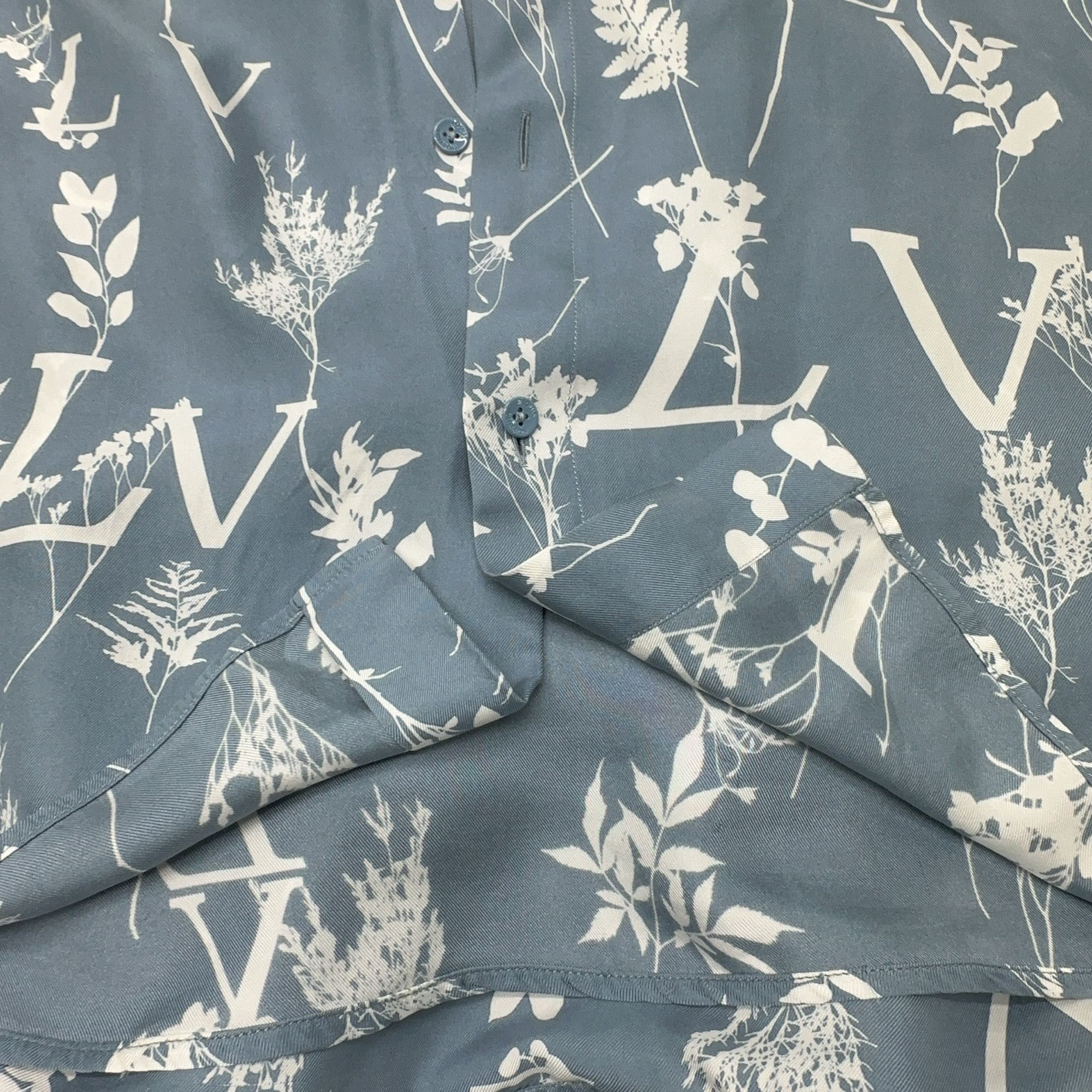 Louis Vuitton Louis Vuitton Floral Logo Silk Shirt Size XL Size US XL / EU 56 / 4 - 9 Thumbnail