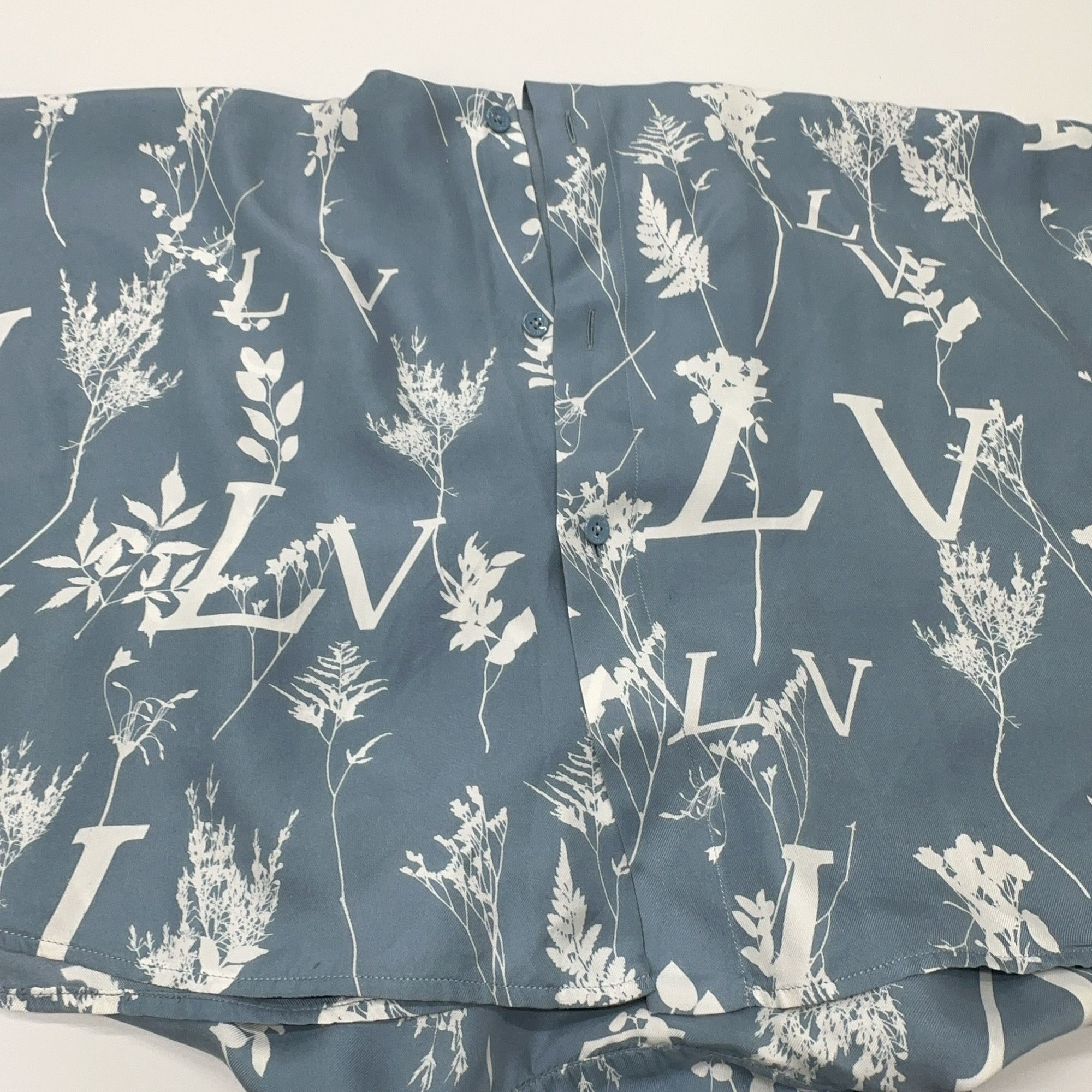 Louis Vuitton Louis Vuitton Floral Logo Silk Shirt Size XL Size US XL / EU 56 / 4 - 8 Thumbnail