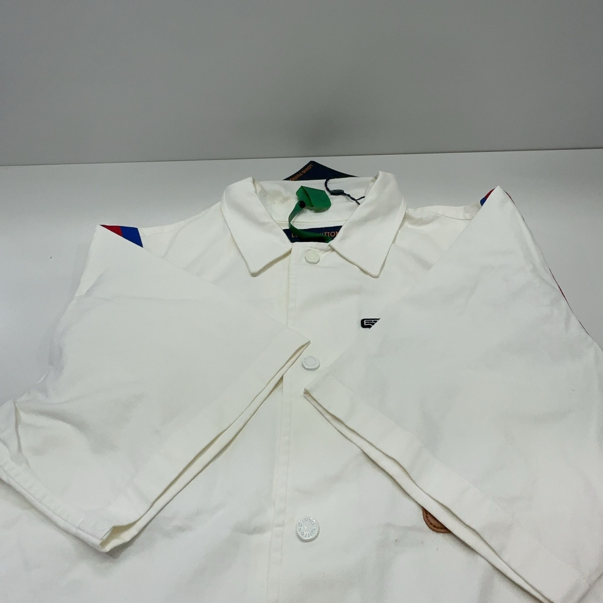 Louis Vuitton Louis Vuitton x NBA Logo Shirt Size L Size US L / EU 52-54 / 3 - 11 Thumbnail
