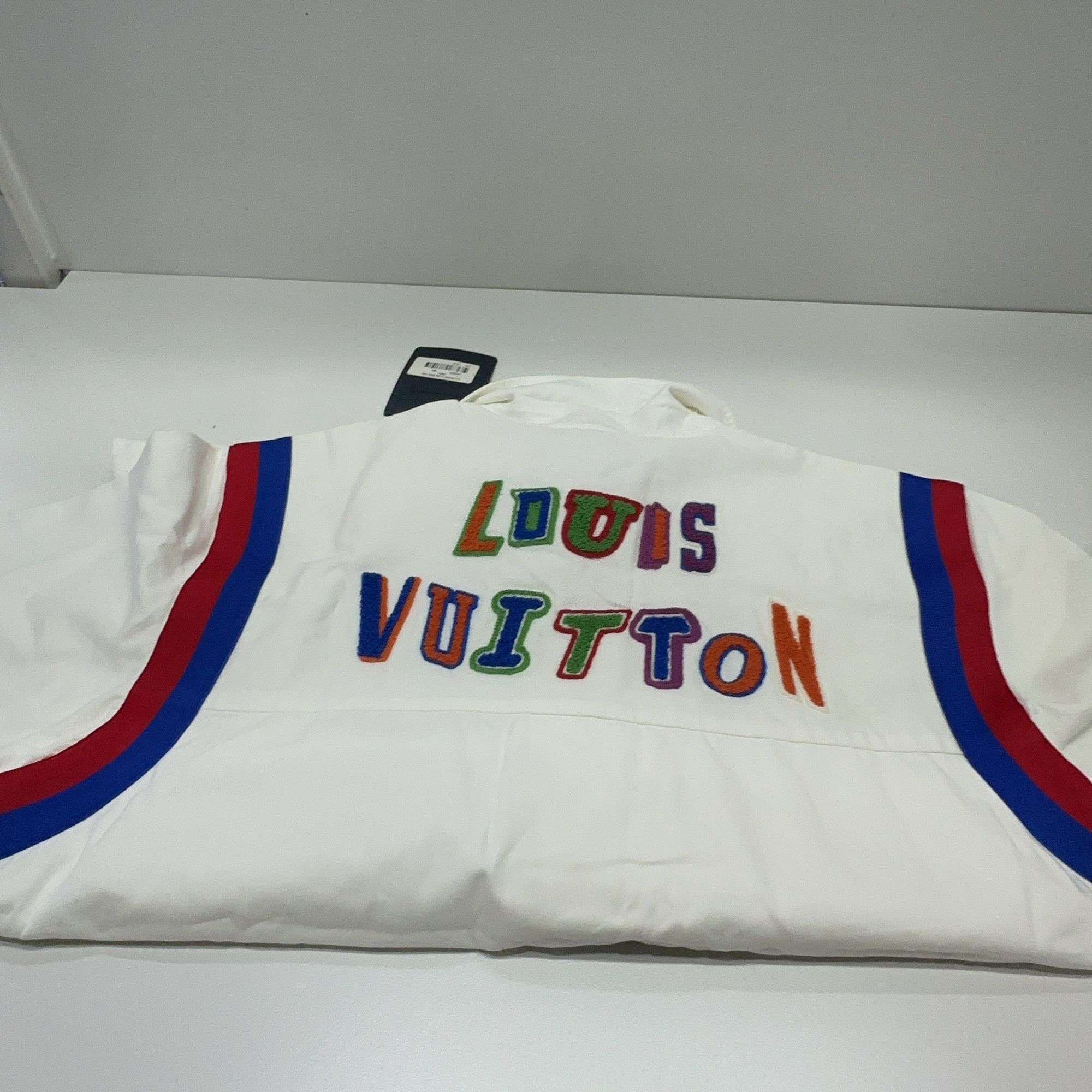 Louis Vuitton Louis Vuitton x NBA Logo Shirt Size L Size US L / EU 52-54 / 3 - 14 Thumbnail