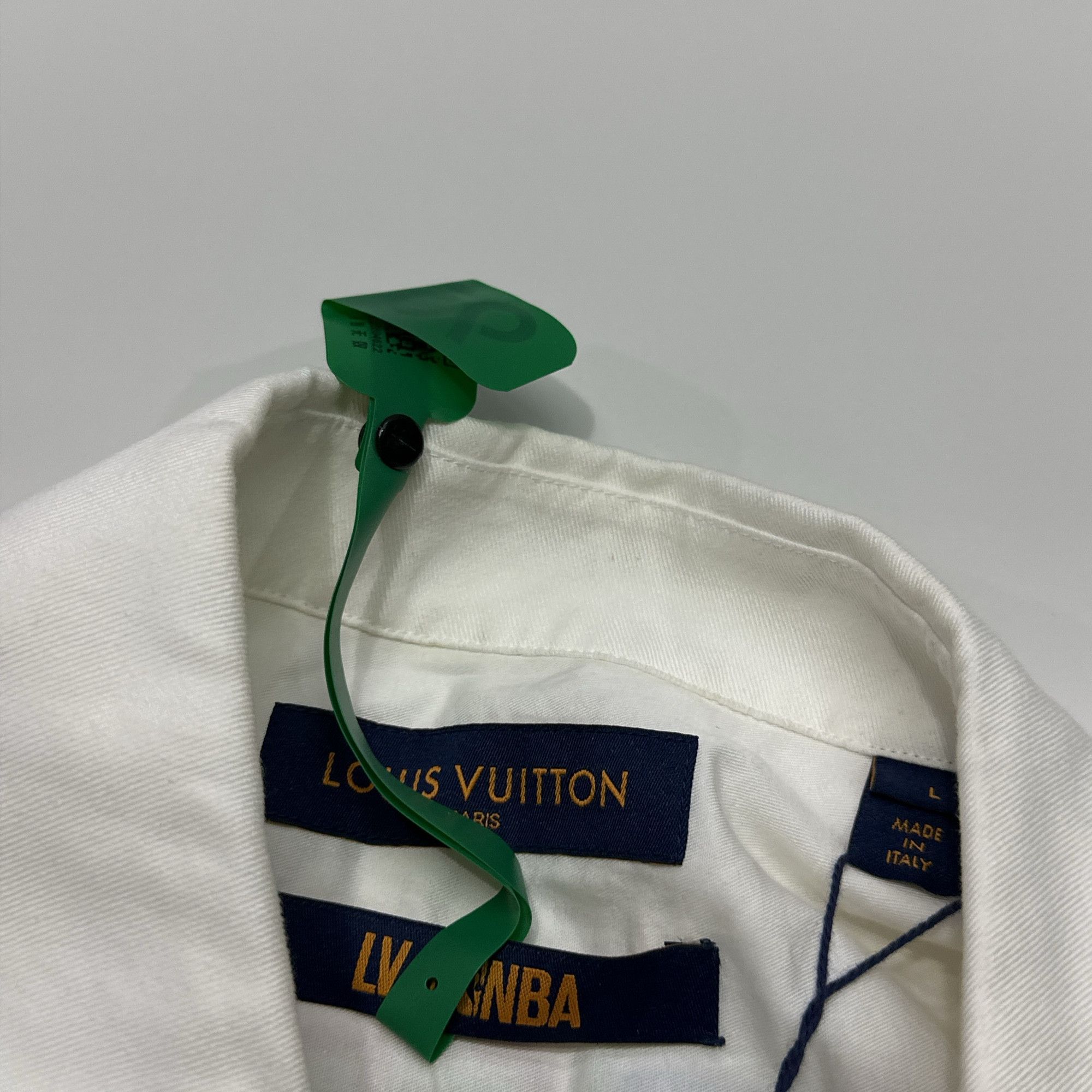 Louis Vuitton Louis Vuitton x NBA Logo Shirt Size L Size US L / EU 52-54 / 3 - 6 Thumbnail