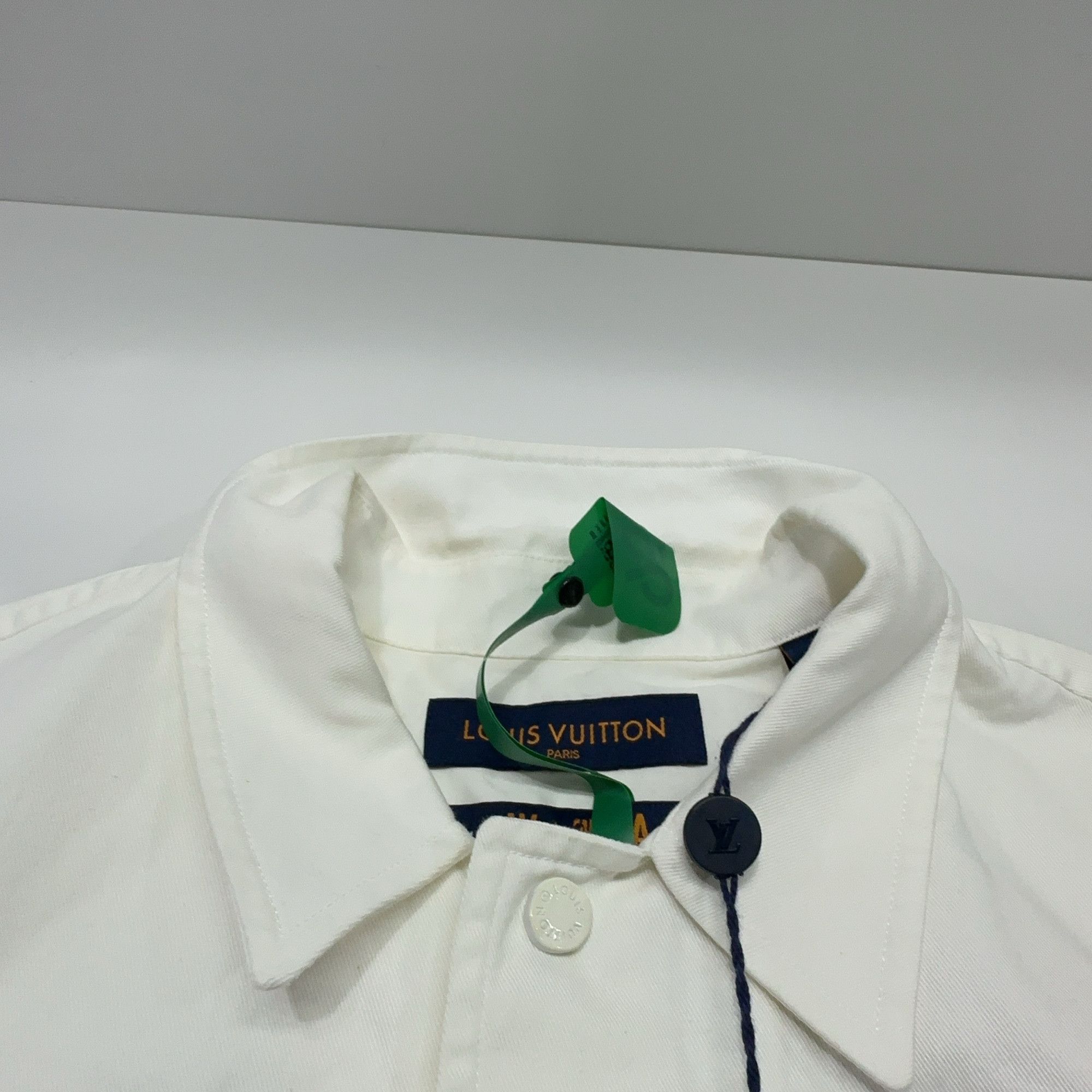 Louis Vuitton Louis Vuitton x NBA Logo Shirt Size L Size US L / EU 52-54 / 3 - 7 Thumbnail