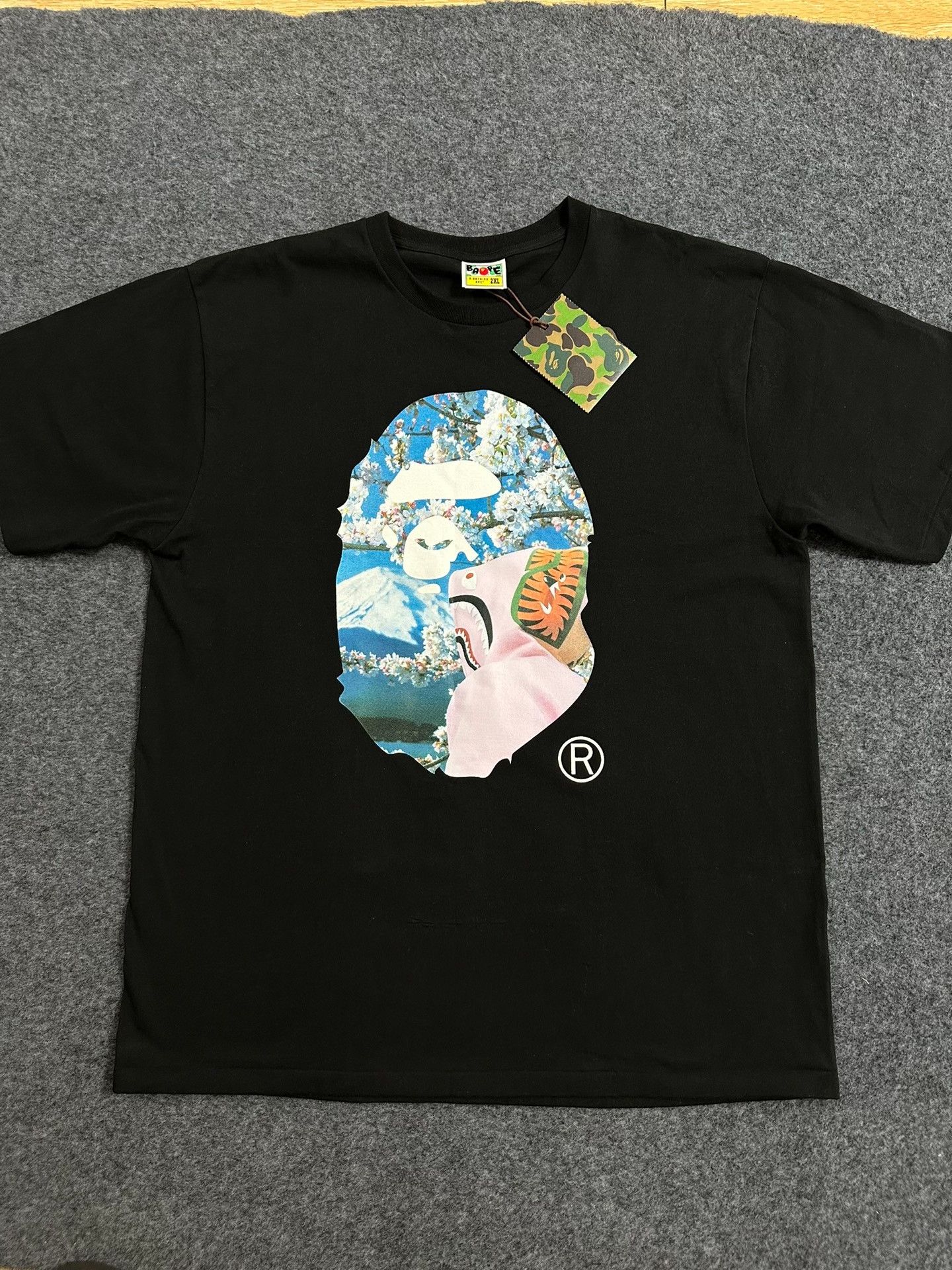 Bape A Bathing Ape Mt. Fuji Cherry Blossom Graphic T-Shirt XXL Size US XXL / EU 58 / 5 - 2 Thumbnail