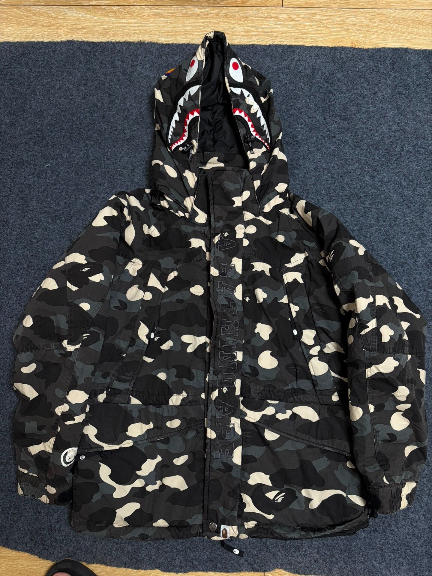 Bape A Bathing Ape Camo Shark Puffer Jacket XL Size US XL / EU 56 / 4 - 2 Thumbnail