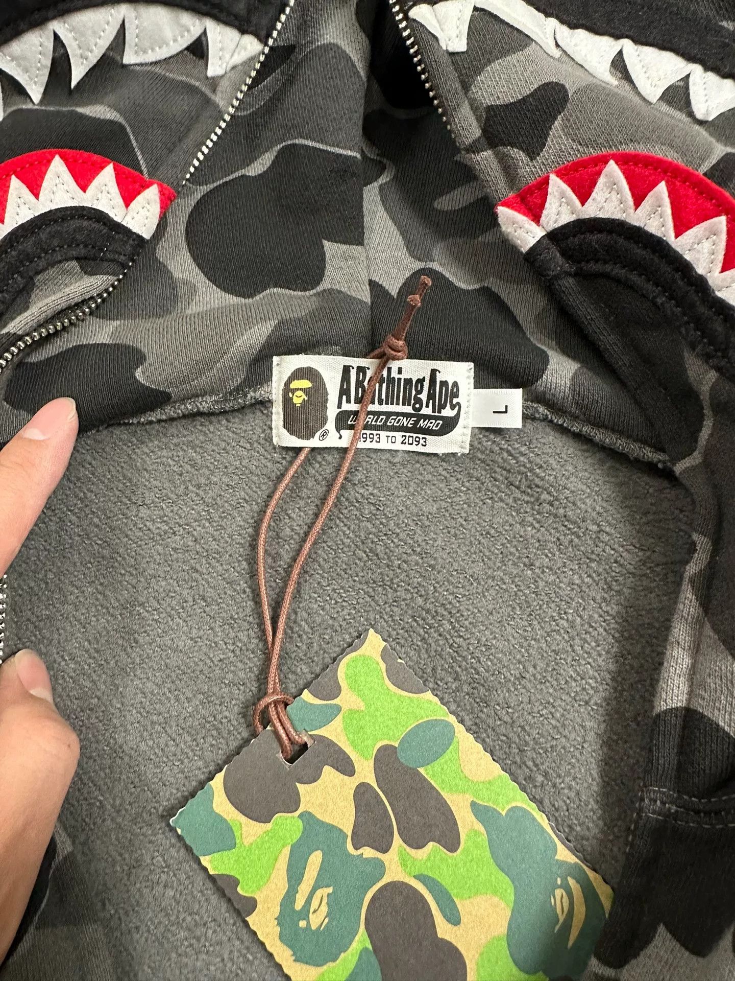 Bape A Bathing Ape ABC Camo Shark Hoodie Size L Size US L / EU 52-54 / 3 - 5 Thumbnail