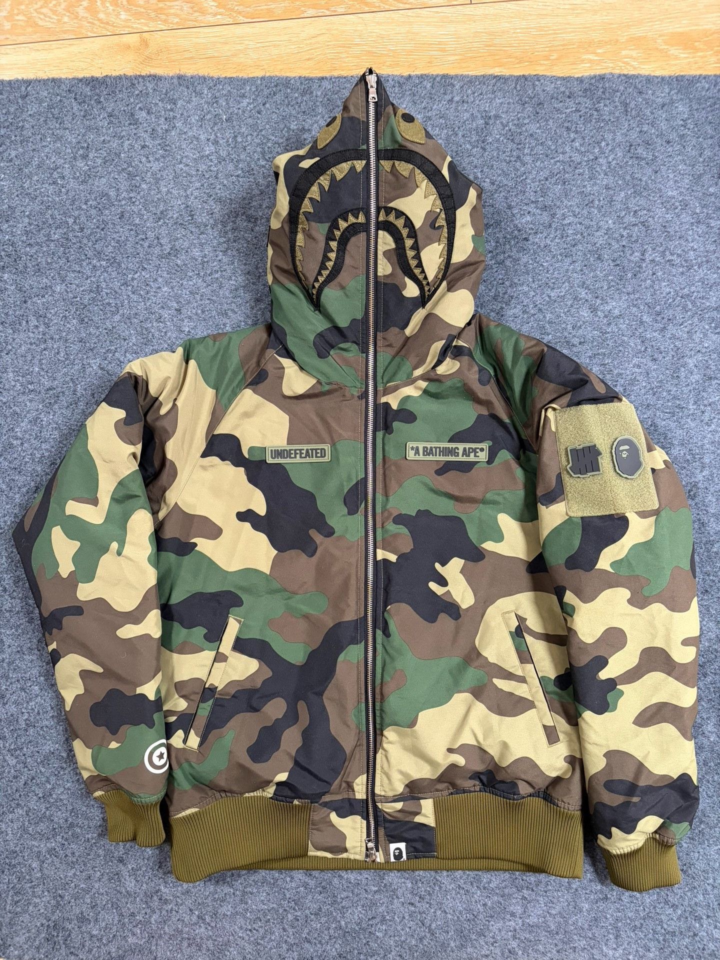 Bape A Bathing Ape x Undefeated Shark Down Jacket L Size US L / EU 52-54 / 3 - 2 Thumbnail