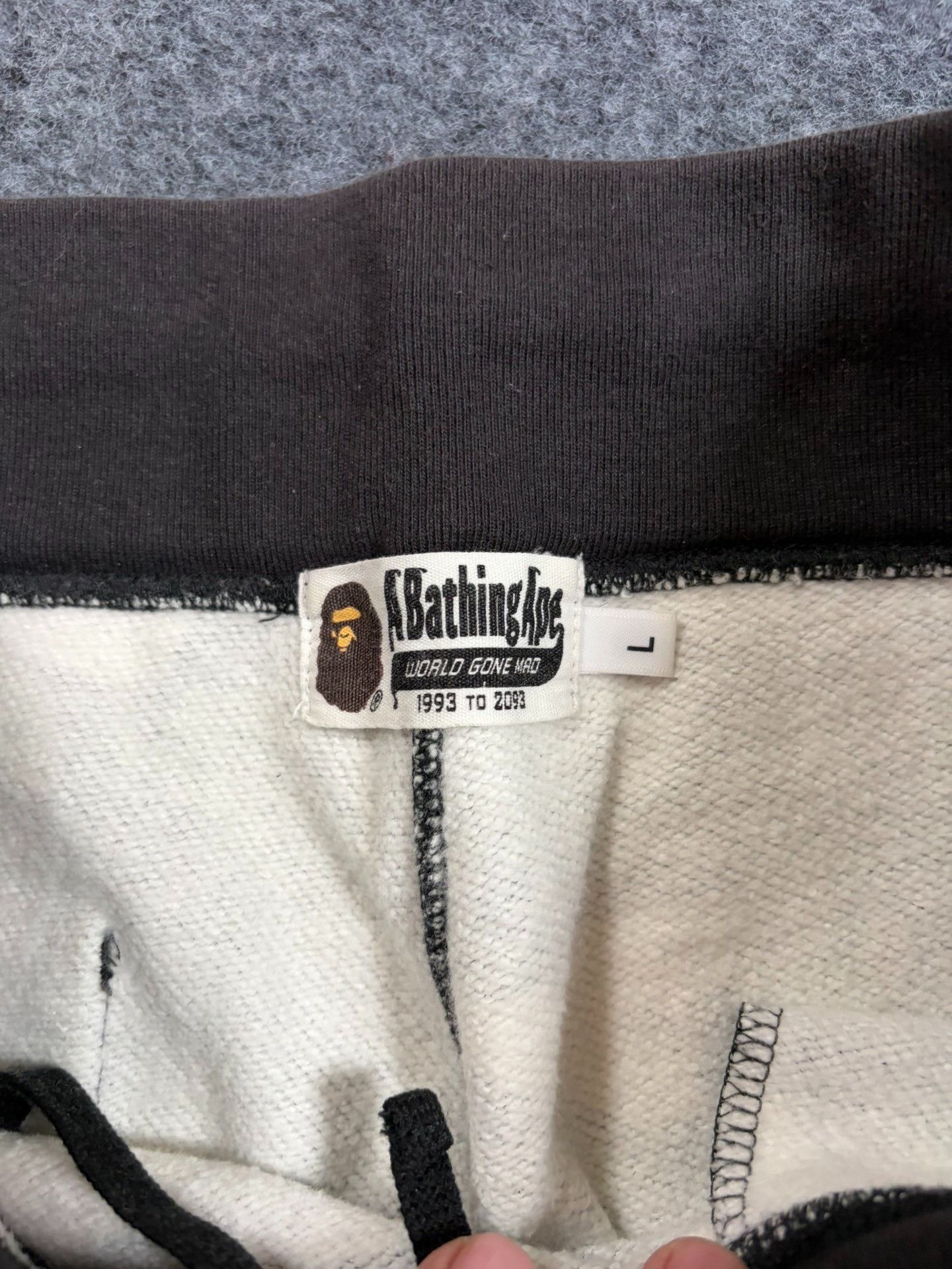 Bape A Bathing Ape Camo Shark Sweatpants Size L Size US 34 / EU 50 - 5 Thumbnail