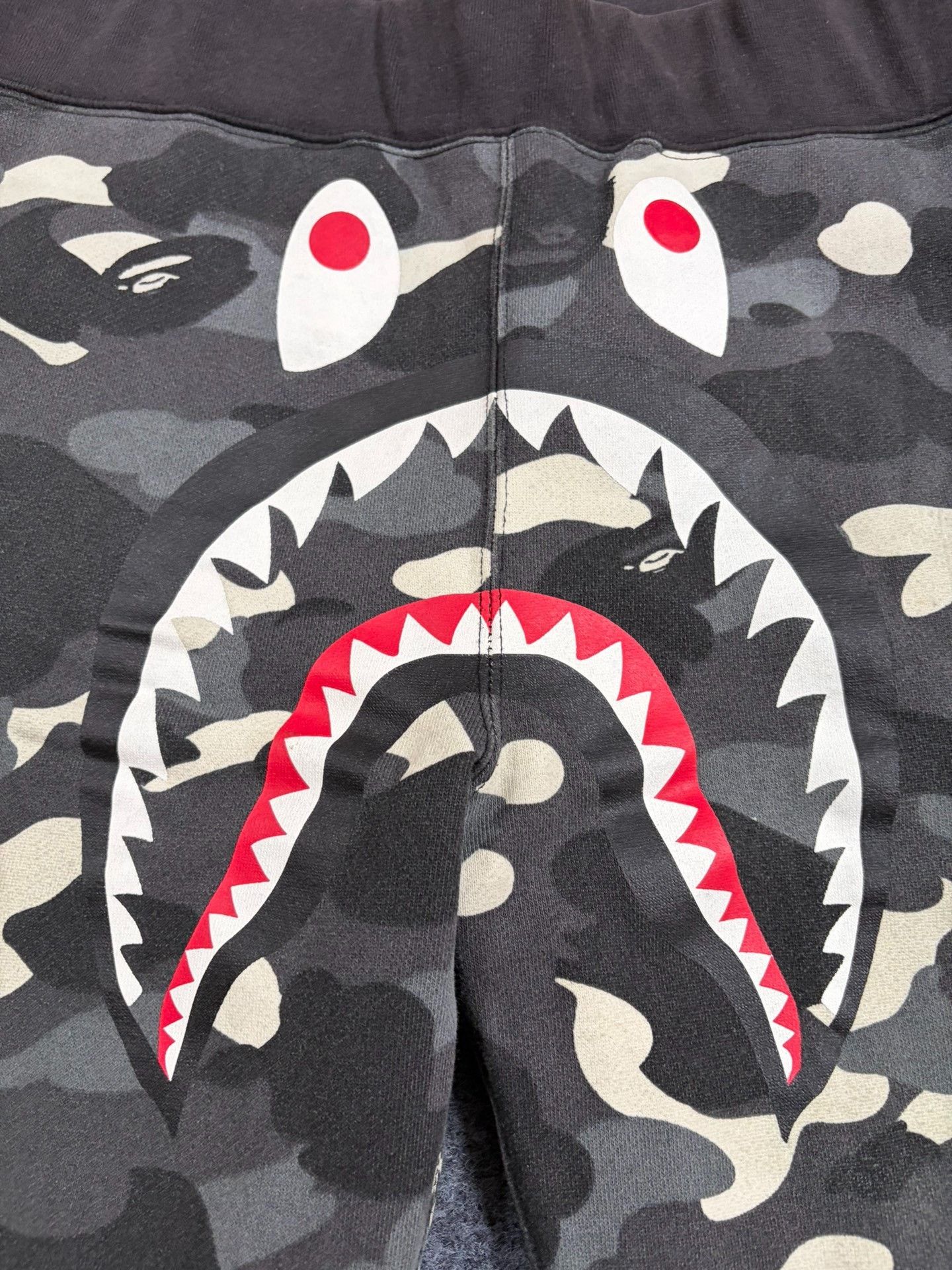 Bape A Bathing Ape Camo Shark Sweatpants Size L Size US 34 / EU 50 - 4 Thumbnail