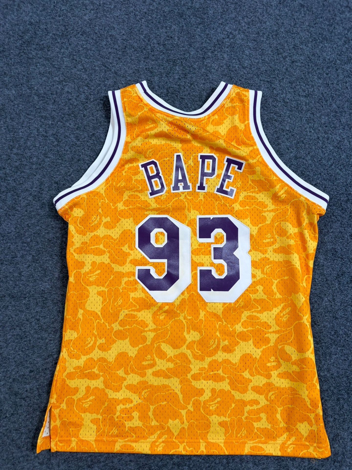 Bape A Bathing Ape x Mitchell & Ness Lakers Jersey Size M Size US M / EU 48-50 / 2 - 3 Thumbnail
