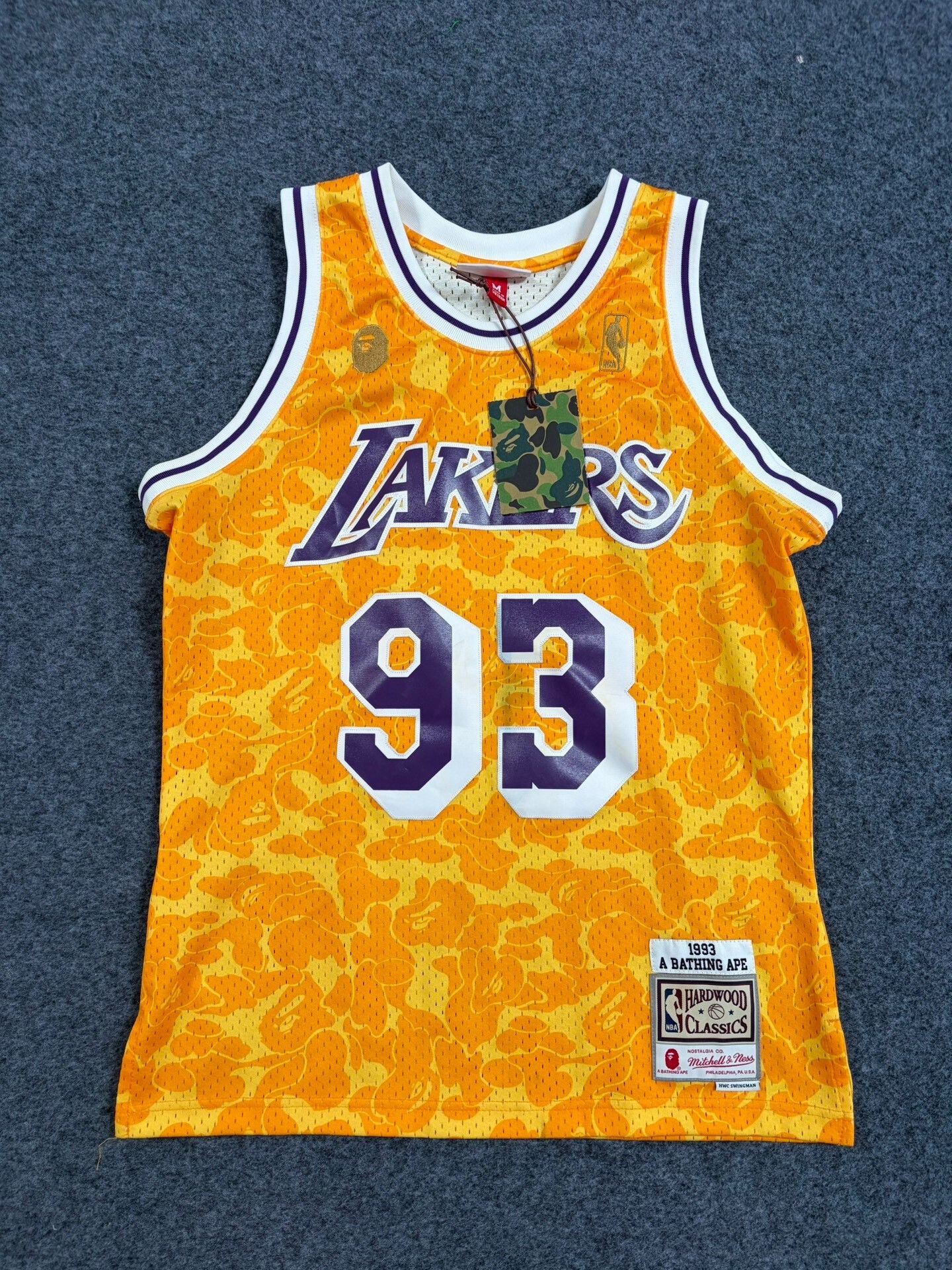 Bape A Bathing Ape x Mitchell & Ness Lakers Jersey Size M Size US M / EU 48-50 / 2 - 2 Thumbnail