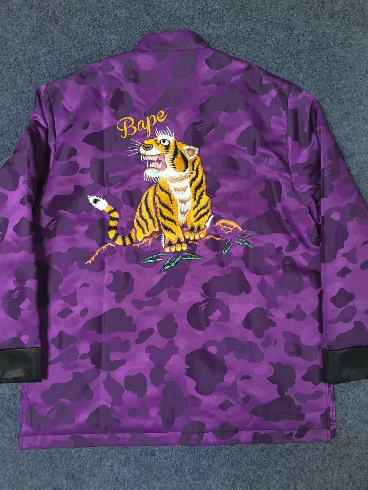 Bape A Bathing Ape Tiger Camo Tang Jacket Size XL Size US XL / EU 56 / 4 - 3 Thumbnail