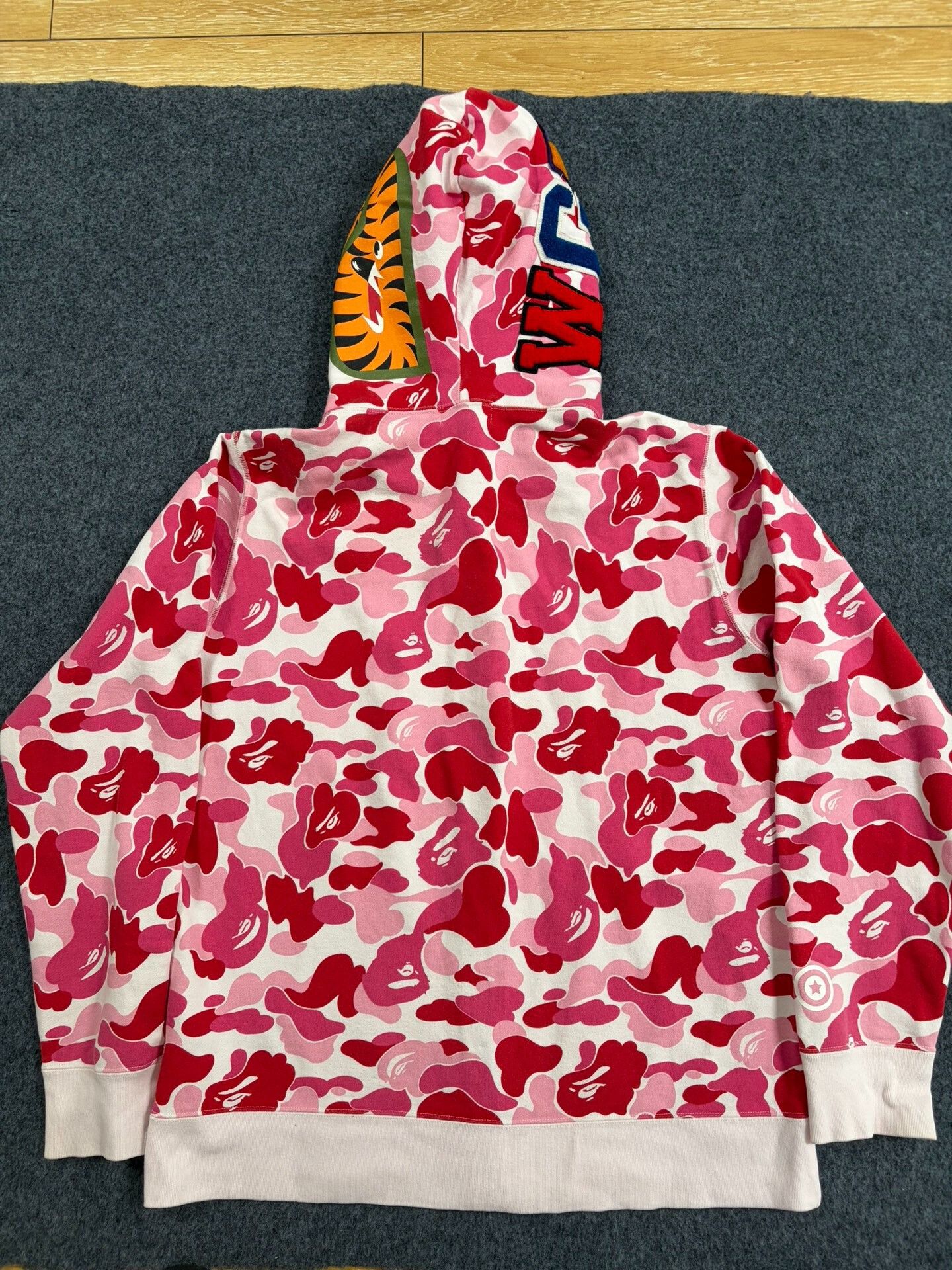 Bape BAPE ABC Pink Camo Shark Hoodie XXL Size US XXL / EU 58 / 5 - 3 Thumbnail