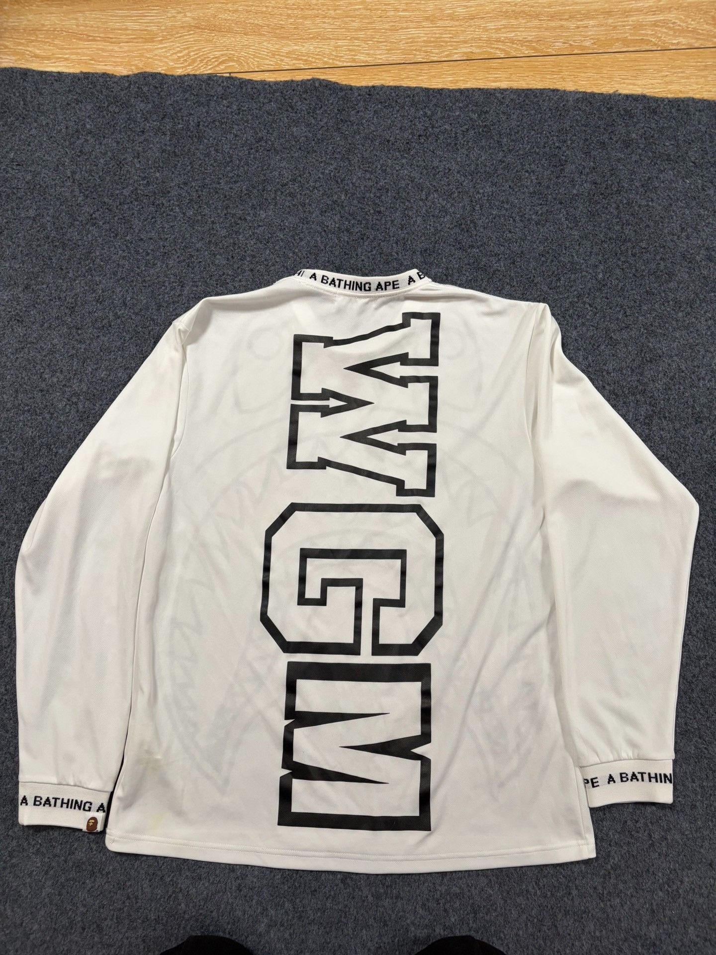 Bape A Bathing Ape Shark Graphic Long Sleeve T-Shirt Size XL Size US XL / EU 56 / 4 - 3 Thumbnail