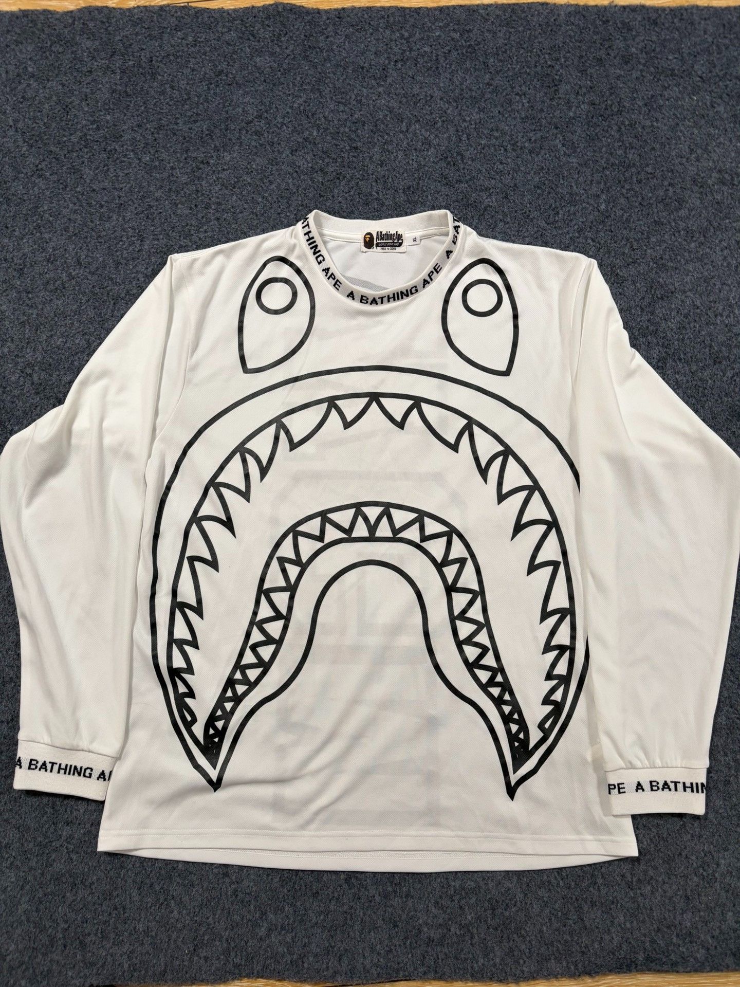 Bape A Bathing Ape Shark Graphic Long Sleeve T-Shirt Size XL Size US XL / EU 56 / 4 - 2 Thumbnail