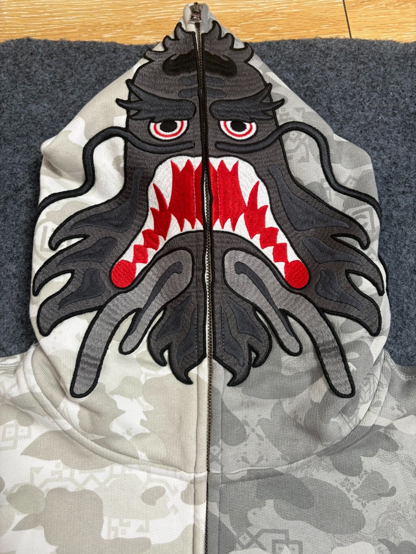 Bape BAPE x CLOT Dragon Shark Hoodie Size XL Size US XL / EU 56 / 4 - 4 Thumbnail