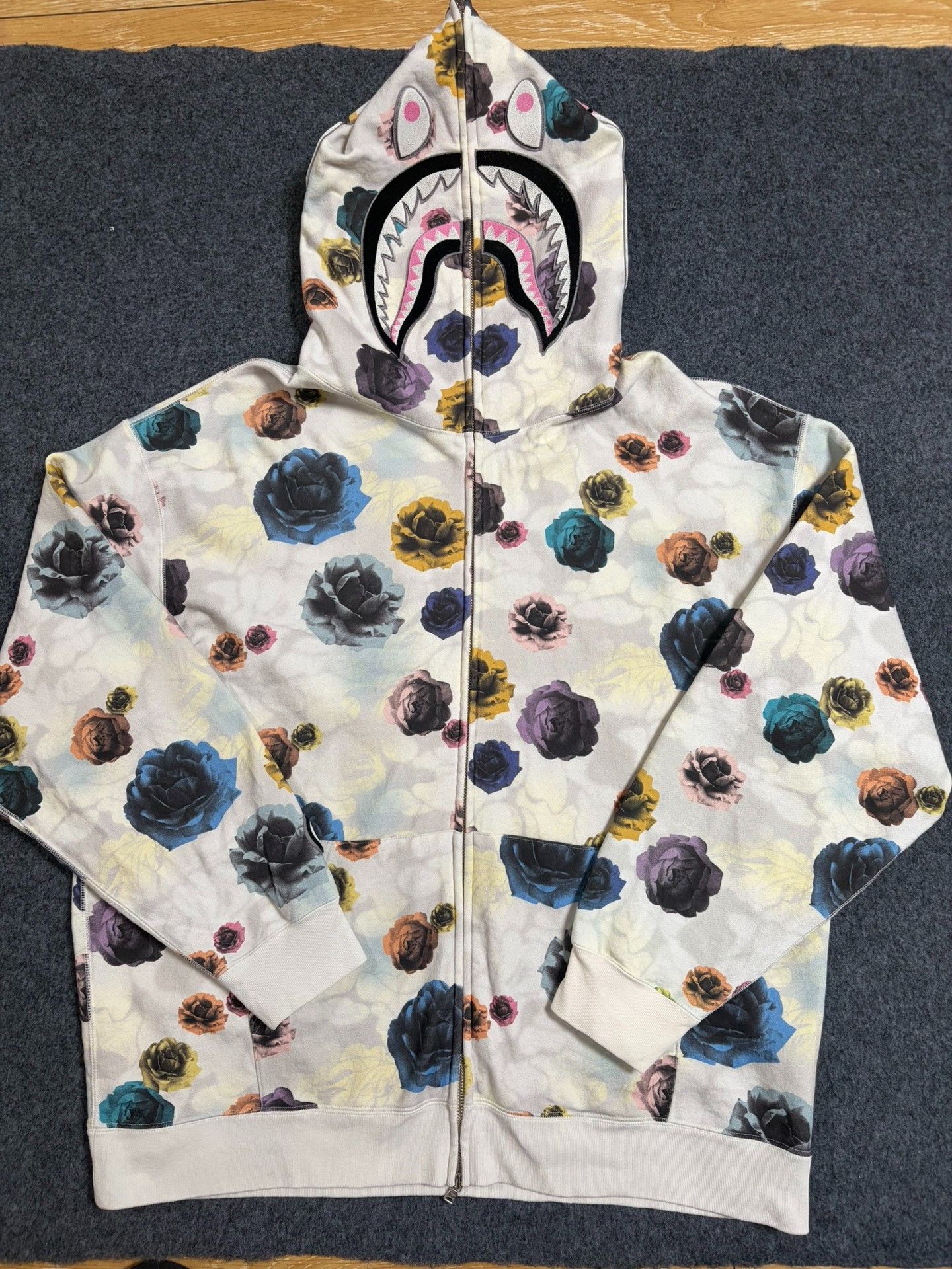 Bape A Bathing Ape Floral Shark Hoodie XXL Size US XXL / EU 58 / 5 - 2 Thumbnail