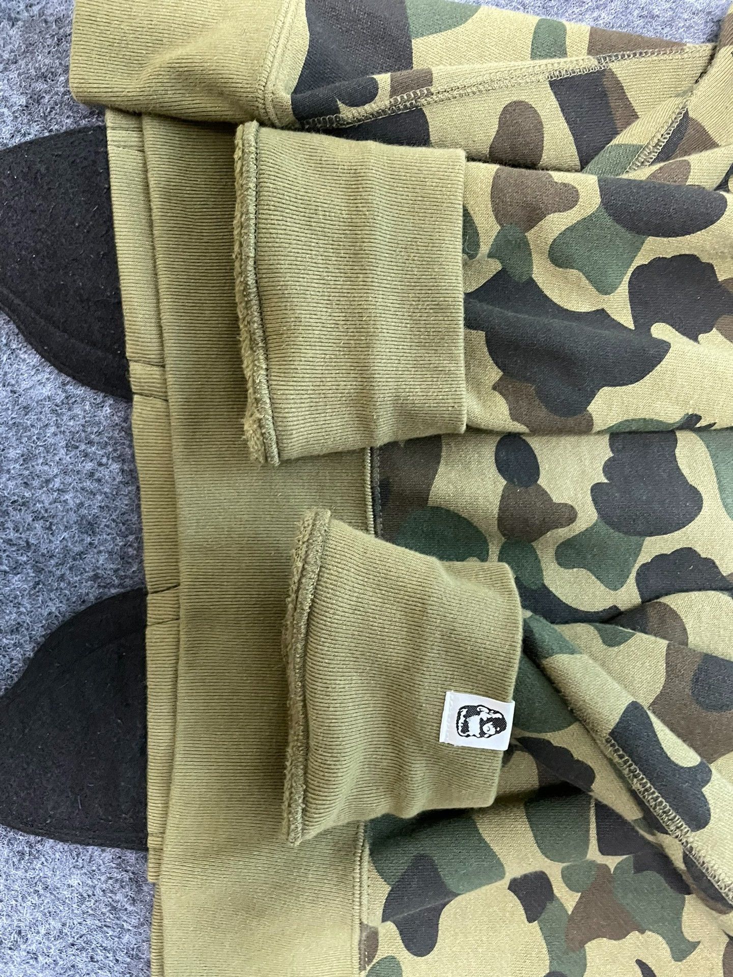 Bape A Bathing Ape Camo Shark Hoodie Size M Size US M / EU 48-50 / 2 - 4 Thumbnail