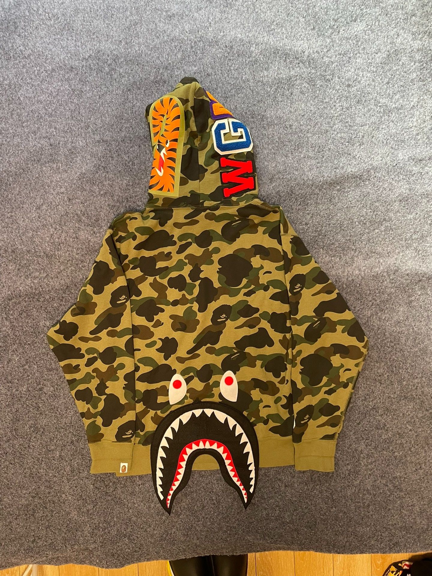 Bape A Bathing Ape Camo Shark Hoodie Size M Size US M / EU 48-50 / 2 - 2 Thumbnail
