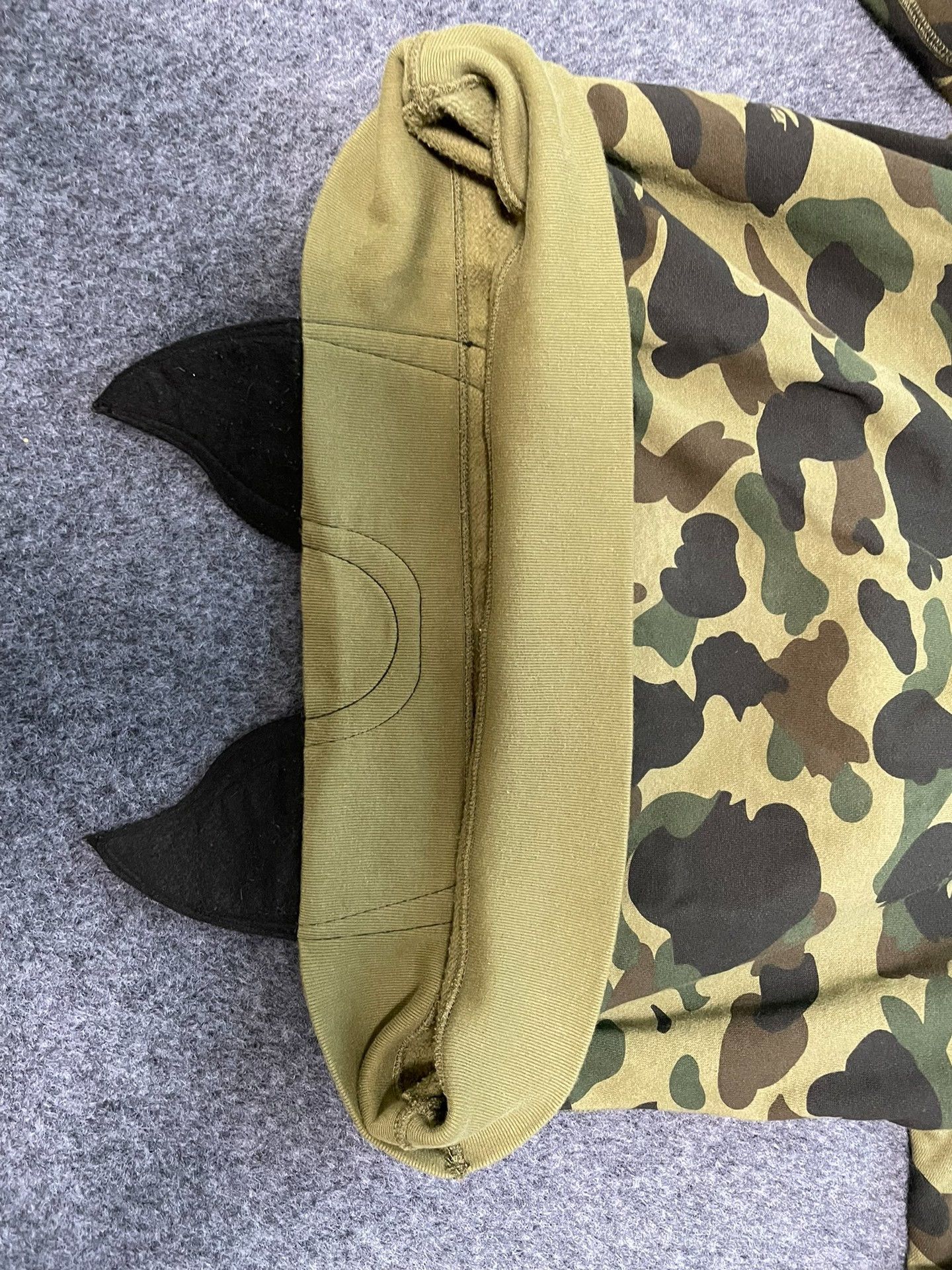 Bape A Bathing Ape Camo Shark Hoodie Size M Size US M / EU 48-50 / 2 - 5 Thumbnail