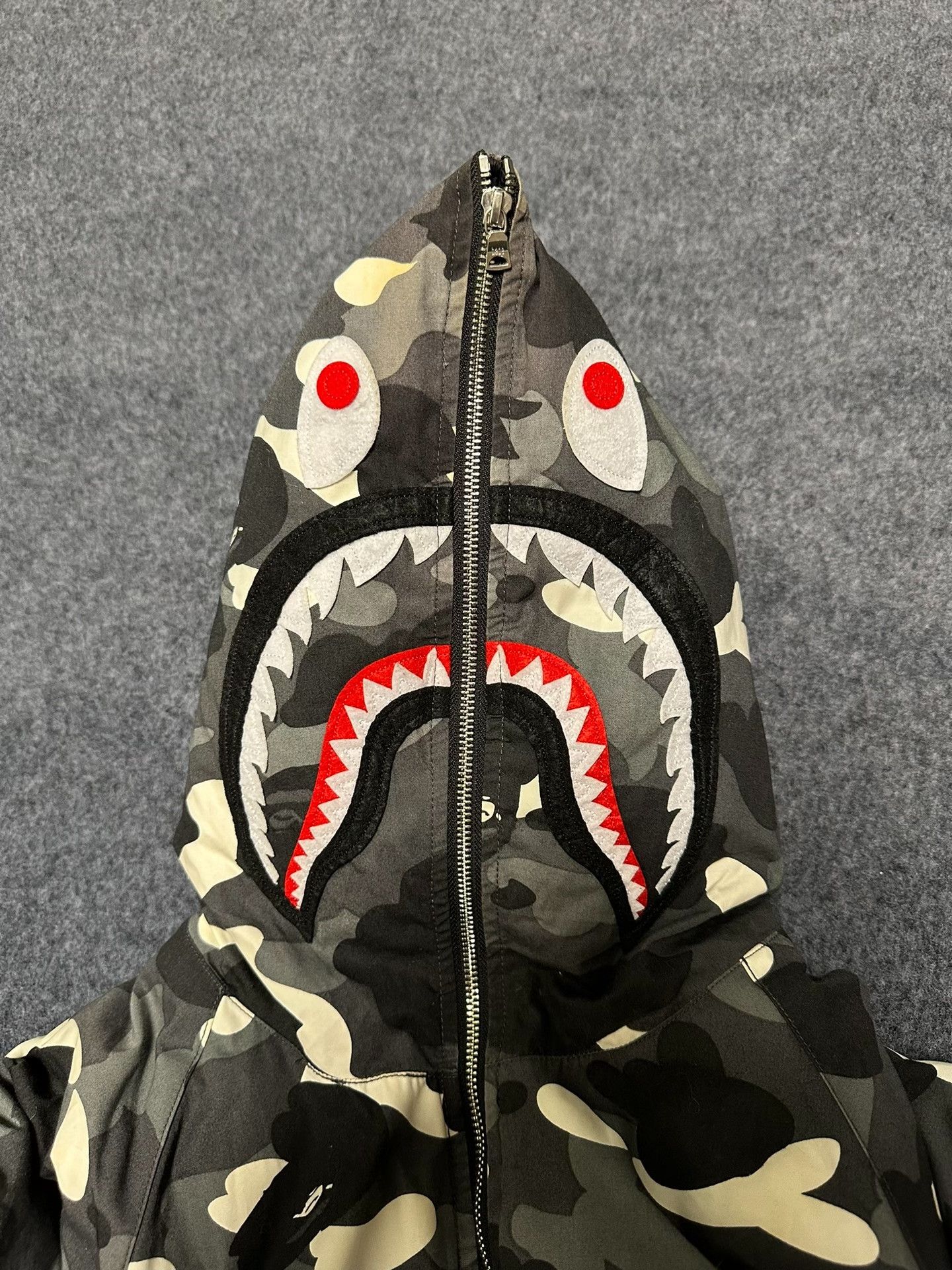 Bape A Bathing Ape Glow Camo Shark Down Jacket Size L Size US L / EU 52-54 / 3 - 8 Thumbnail