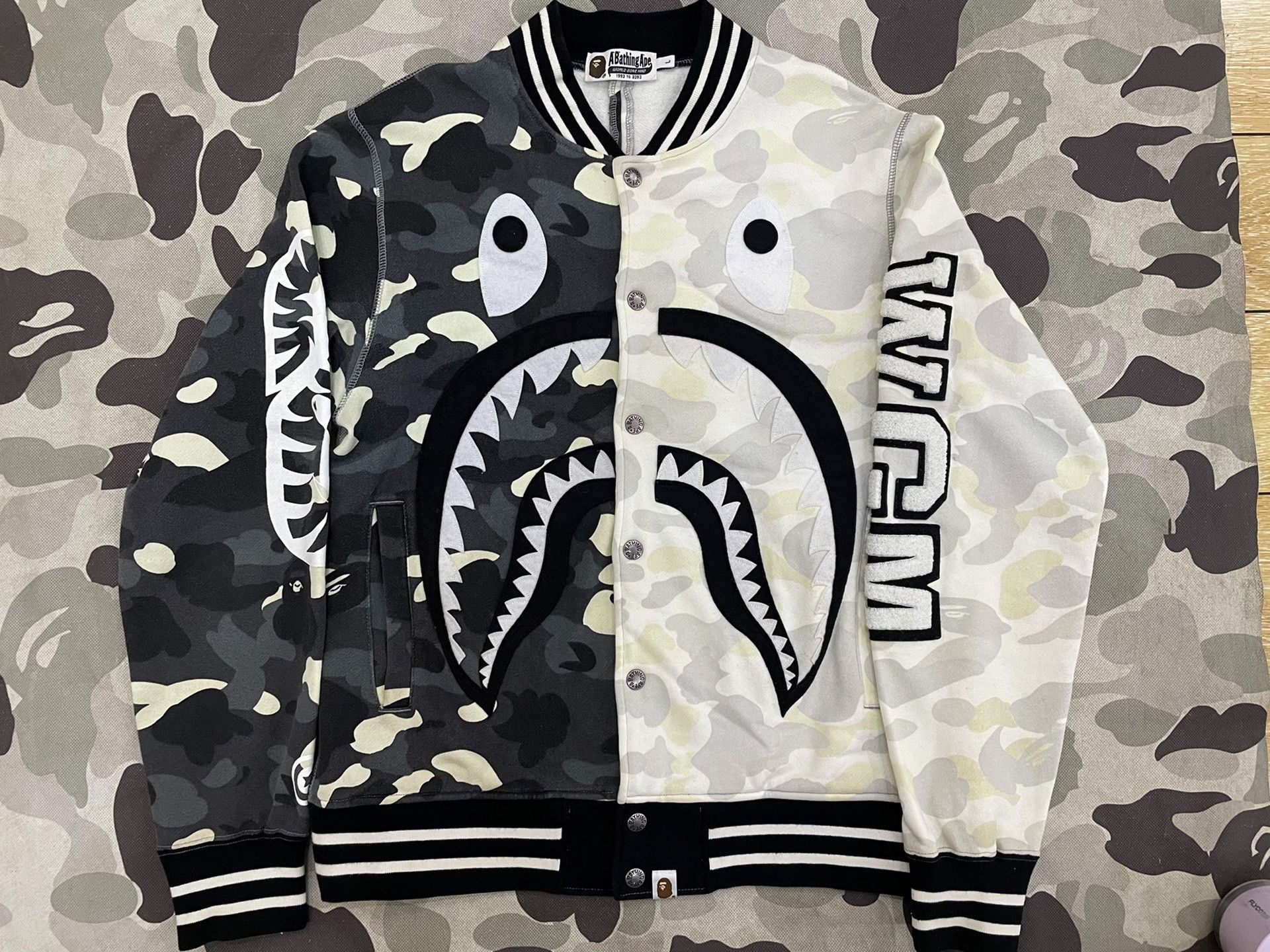 Bape BAPE Split Camo Shark Bomber Jacket Size L Size US L / EU 52-54 / 3 - 2 Thumbnail