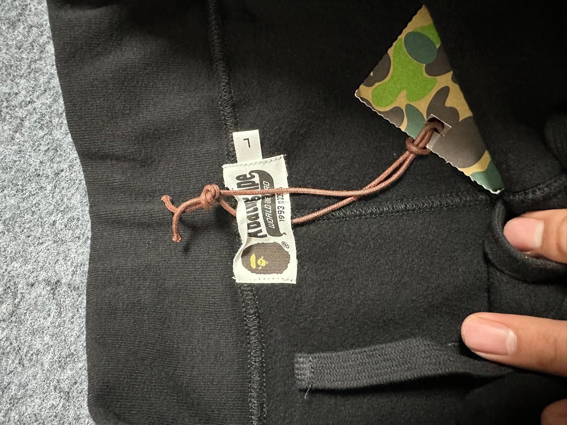Bape BAPE Shark Sweatpants Size L Size US 34 / EU 50 - 6 Thumbnail