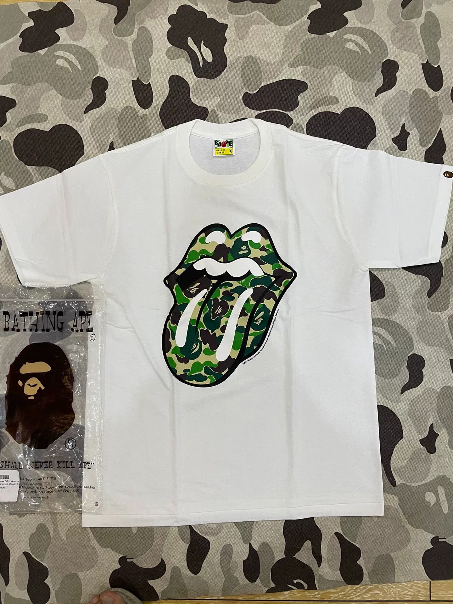 Bape Bape x Rolling Stones Camo Logo T-Shirt Size M Size US M / EU 48-50 / 2 - 2 Thumbnail