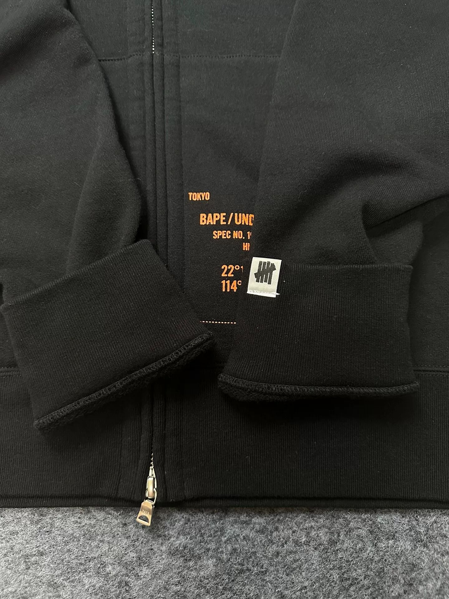 Bape BAPE x Undefeated Shark Hoodie Size M Size US M / EU 48-50 / 2 - 4 Thumbnail