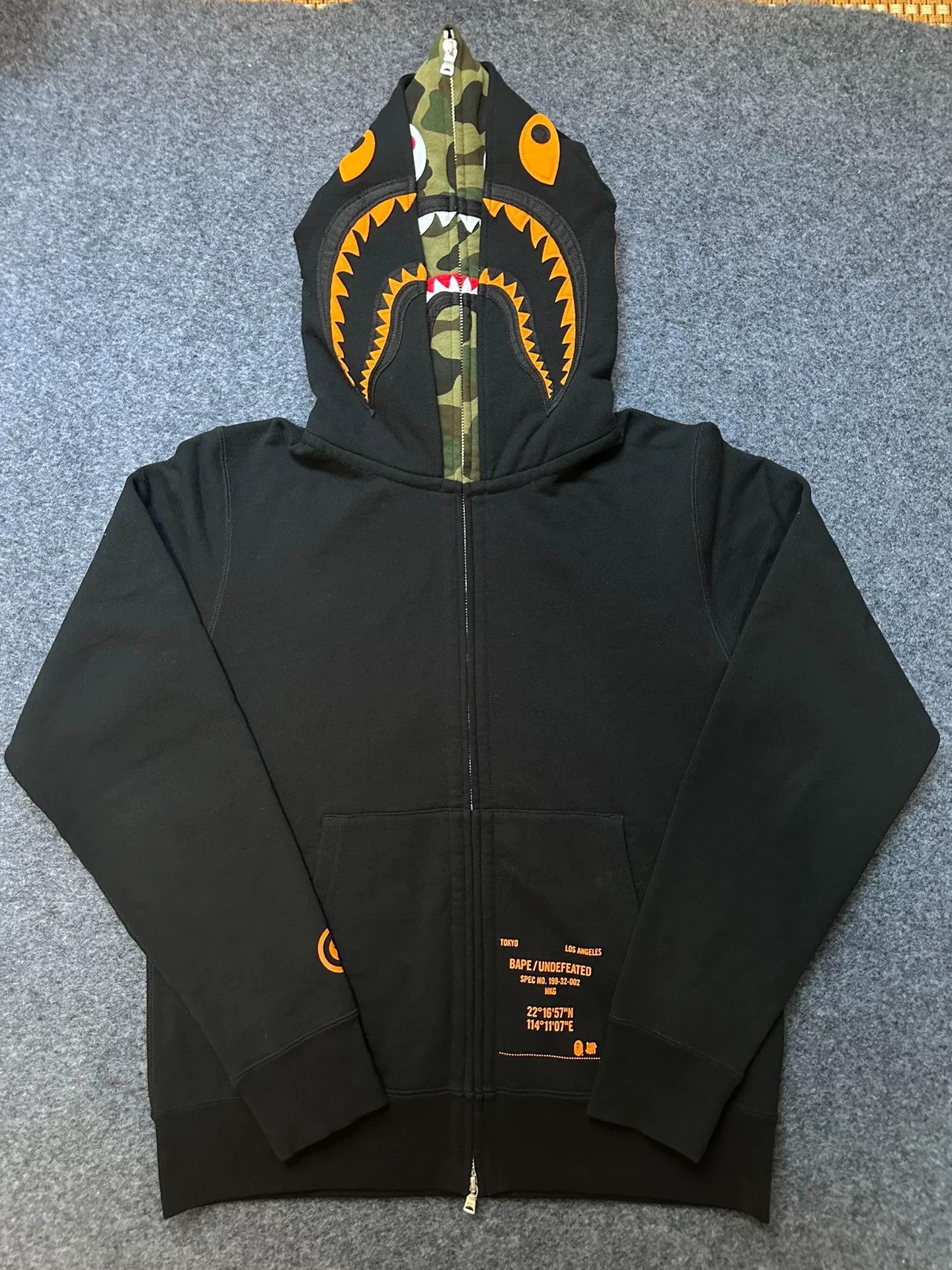Bape BAPE x Undefeated Shark Hoodie Size M Size US M / EU 48-50 / 2 - 2 Thumbnail