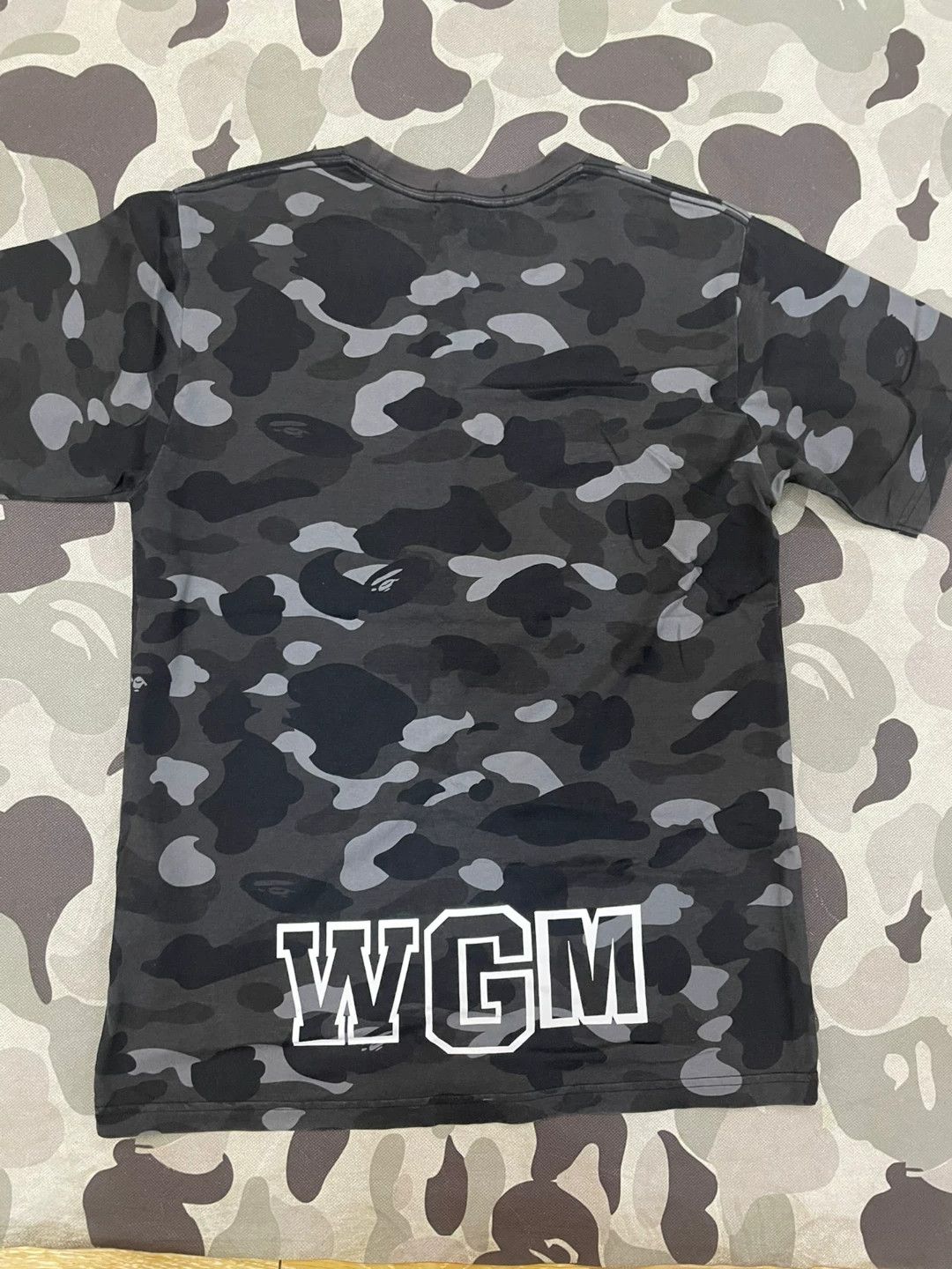 Bape A Bathing Ape Camo Shark T-Shirt Size M Size US M / EU 48-50 / 2 - 3 Thumbnail