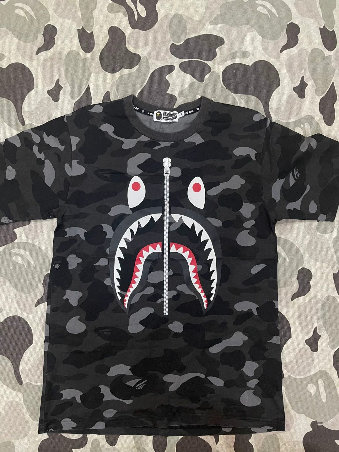 Bape A Bathing Ape Camo Shark T-Shirt Size M Size US M / EU 48-50 / 2 - 2 Thumbnail