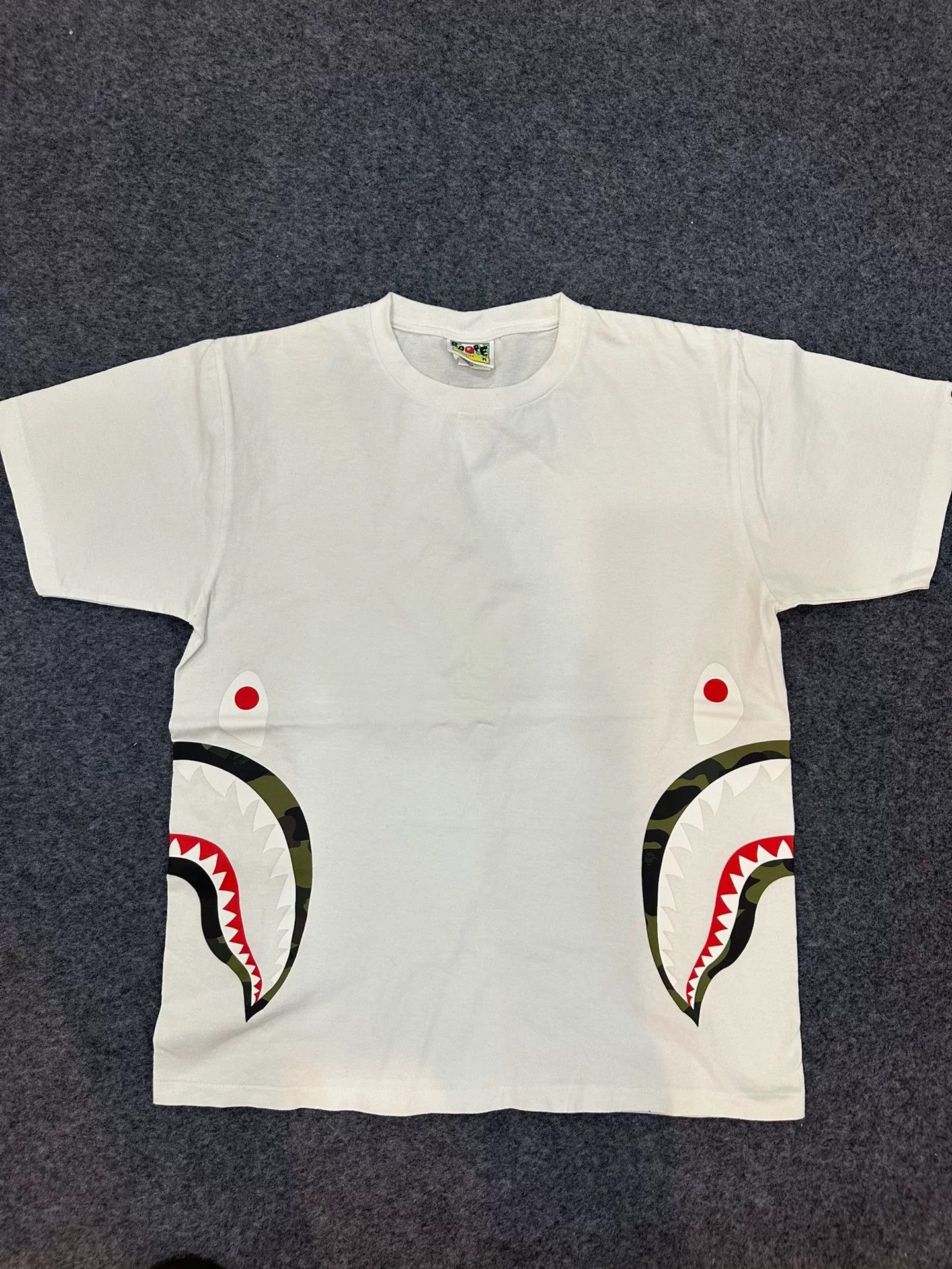 Bape A Bathing Ape Shark Print T-Shirt Size M Size US M / EU 48-50 / 2 - 2 Thumbnail