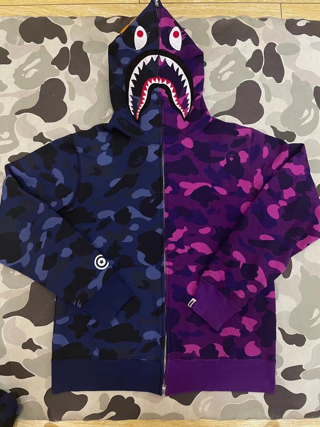 Bape A Bathing Ape Split Camo Shark Hoodie Size XL Size US XL / EU 56 / 4 - 2 Thumbnail