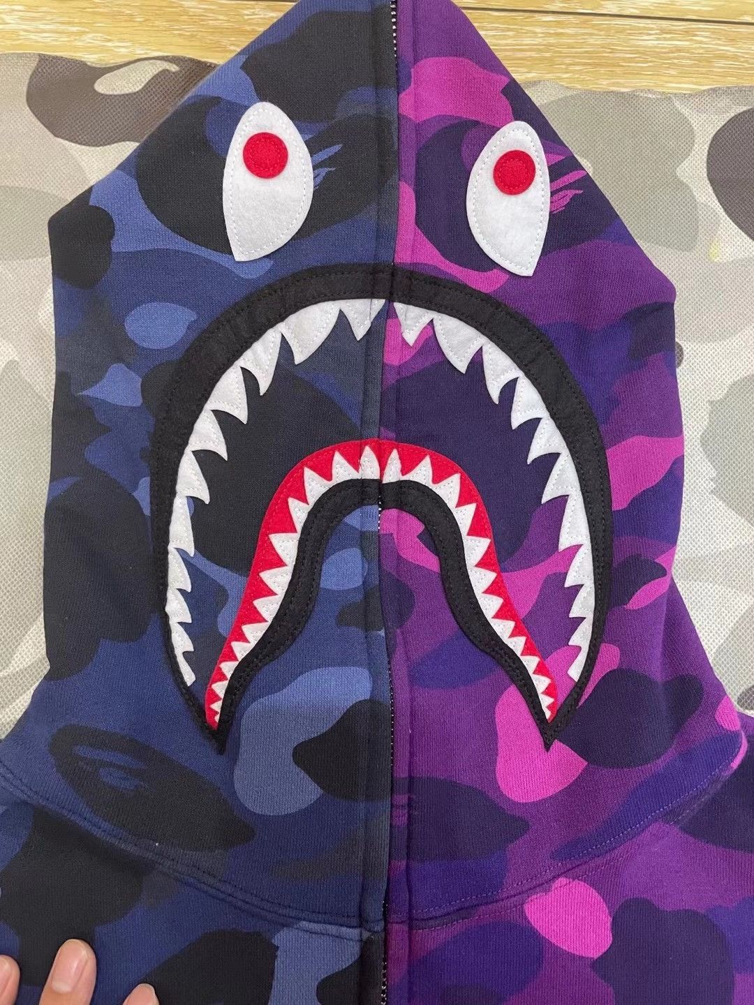 Bape A Bathing Ape Split Camo Shark Hoodie Size XL Size US XL / EU 56 / 4 - 3 Thumbnail