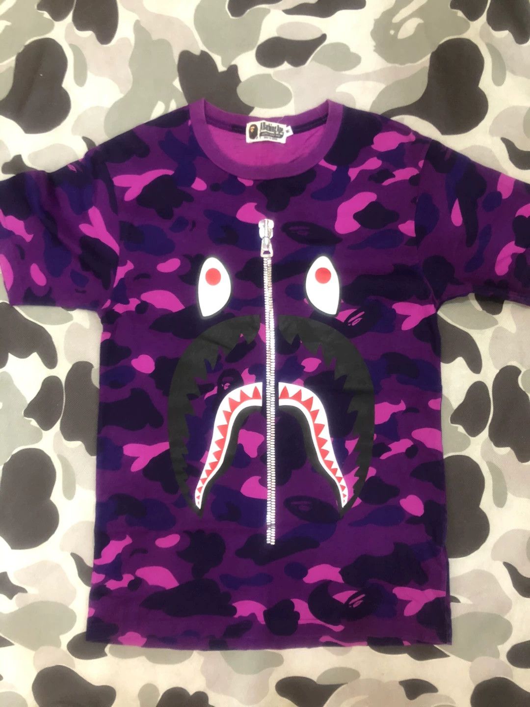 Bape A Bathing Ape Purple Shark Camo T-Shirt Size M Size US M / EU 48-50 / 2 - 2 Thumbnail