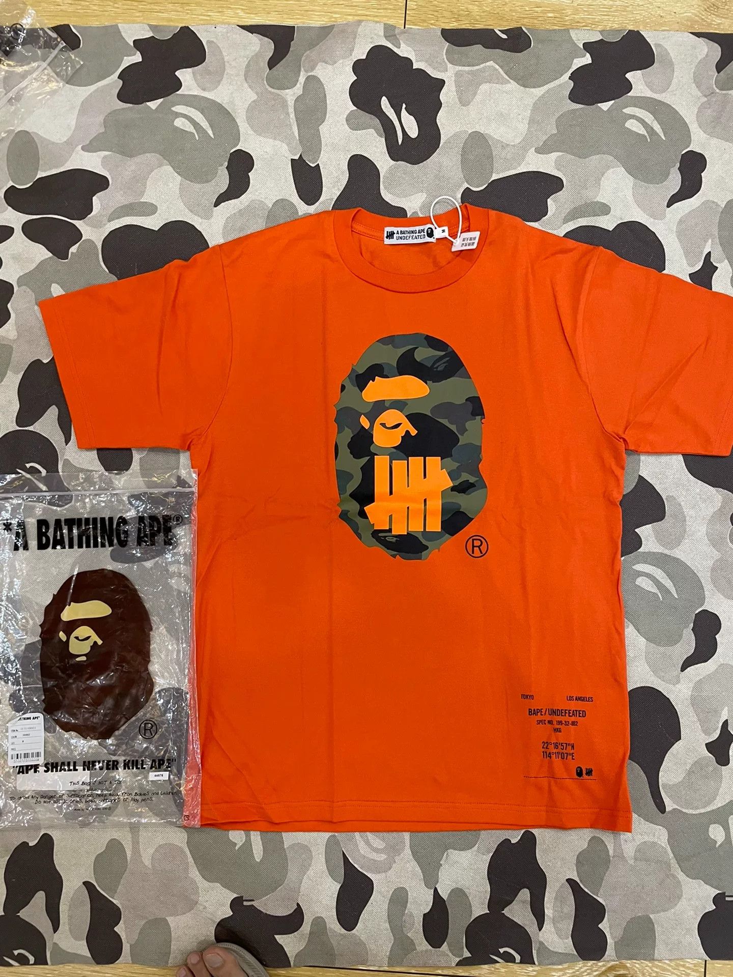 Bape A Bathing Ape x Undefeated Camo Ape Head T-Shirt Size M Size US M / EU 48-50 / 2 - 2 Thumbnail