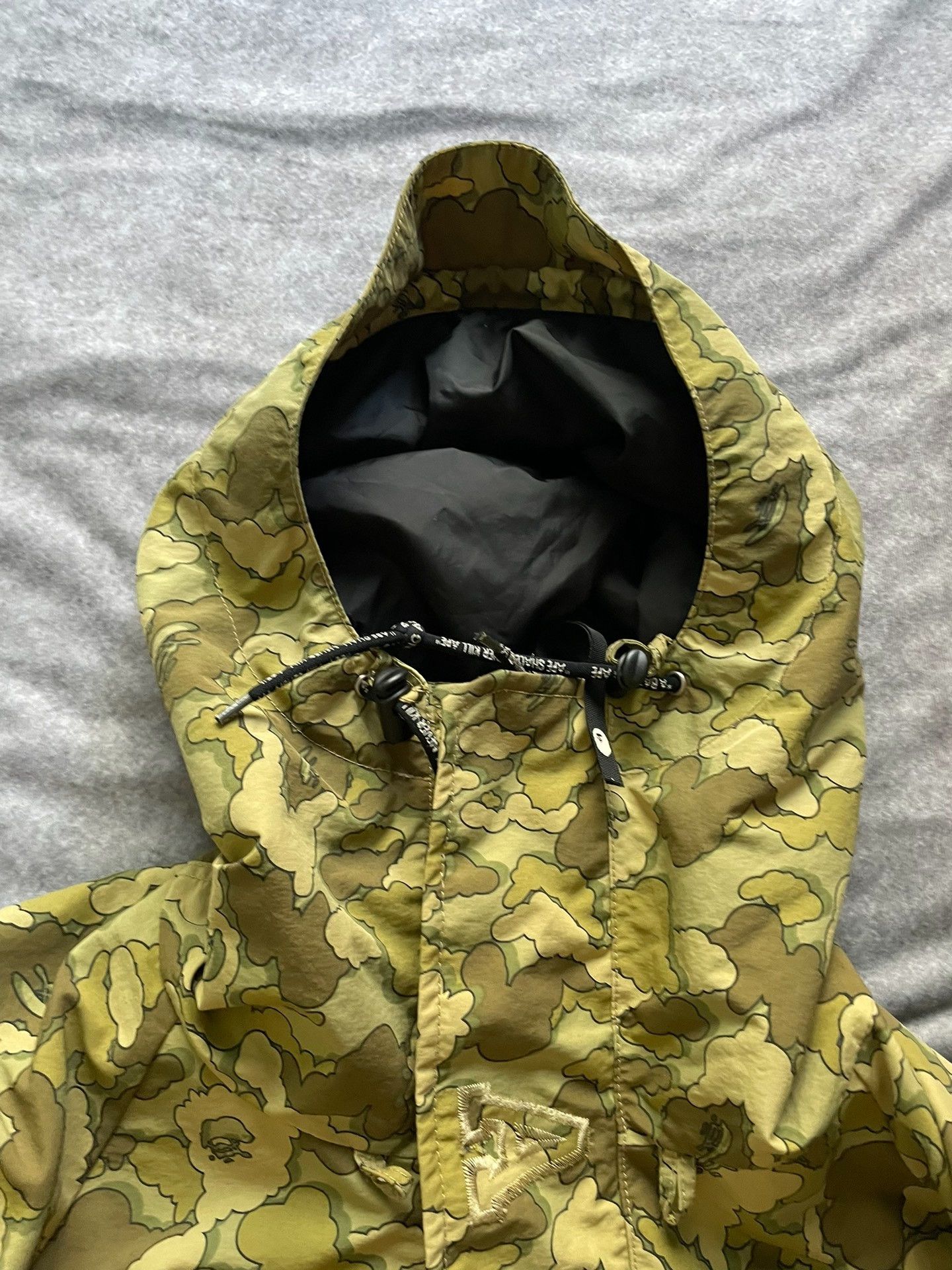 Bape BAPE x KAWS Camo Windbreaker Size S Size US S / EU 44-46 / 1 - 10 Thumbnail