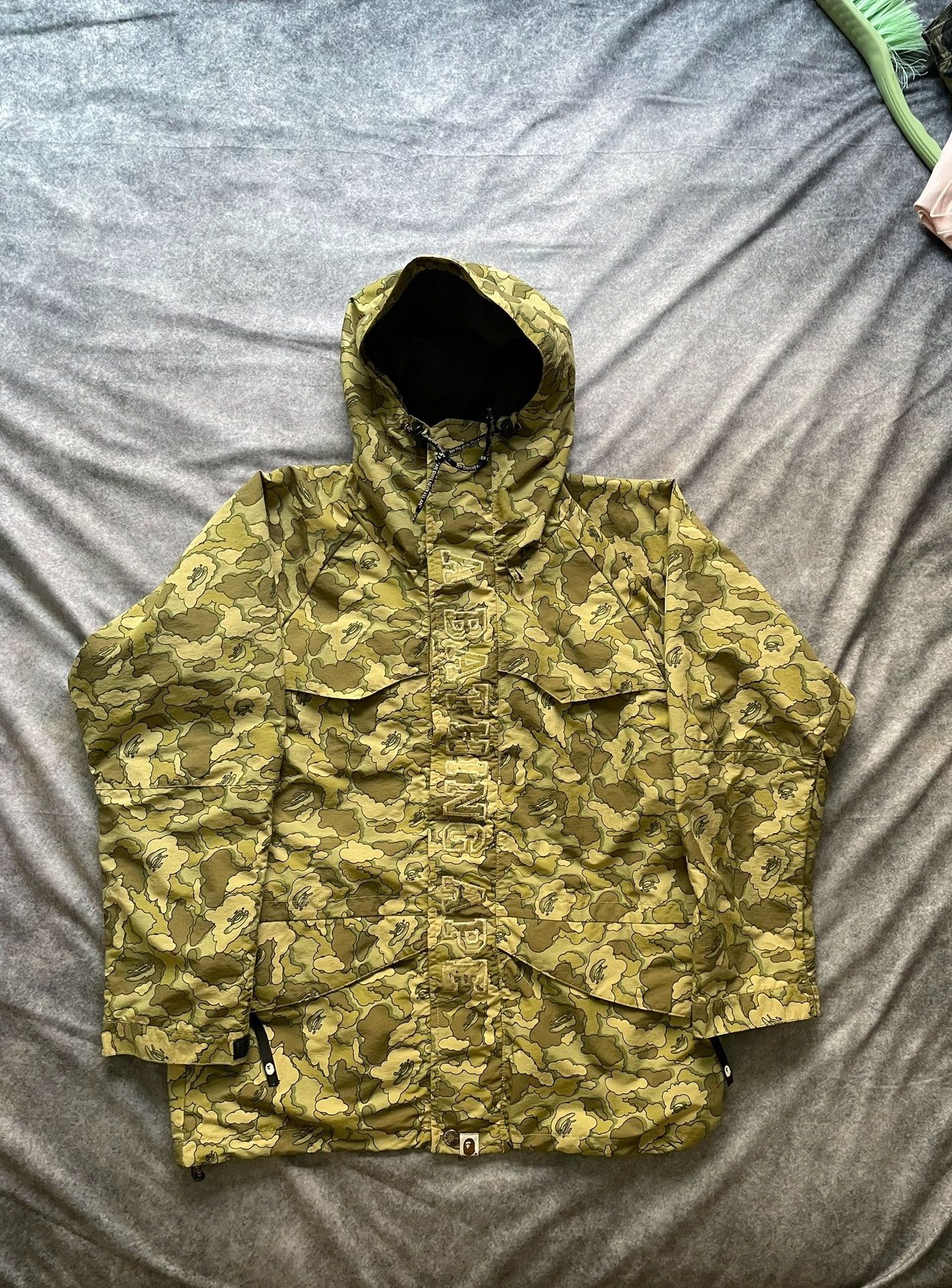 Bape BAPE x KAWS Camo Windbreaker Size S Size US S / EU 44-46 / 1 - 2 Thumbnail