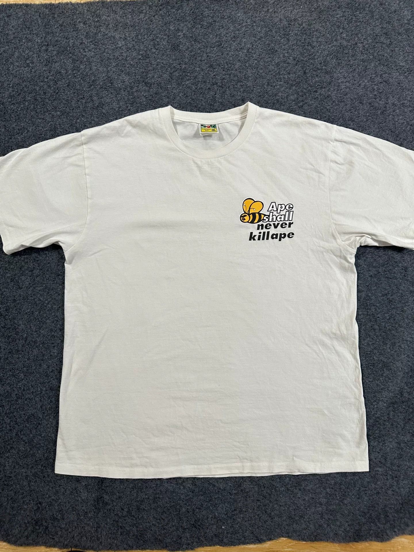 Bape Bape Bee Graphic T-Shirt XXL Size US XXL / EU 58 / 5 - 2 Thumbnail
