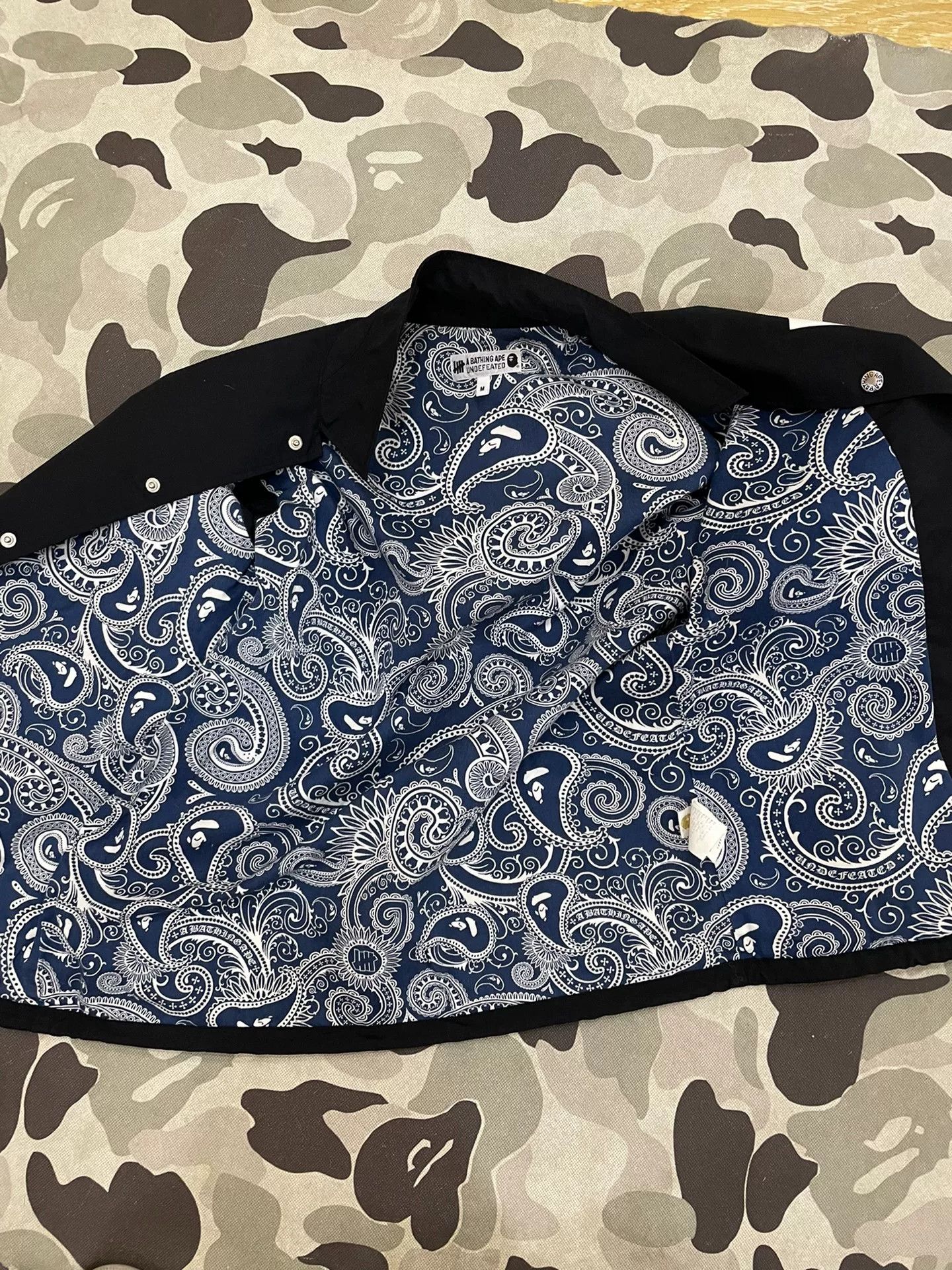 Bape A Bathing Ape x Undefeated Paisley Coach Jacket Size M Size US M / EU 48-50 / 2 - 7 Thumbnail