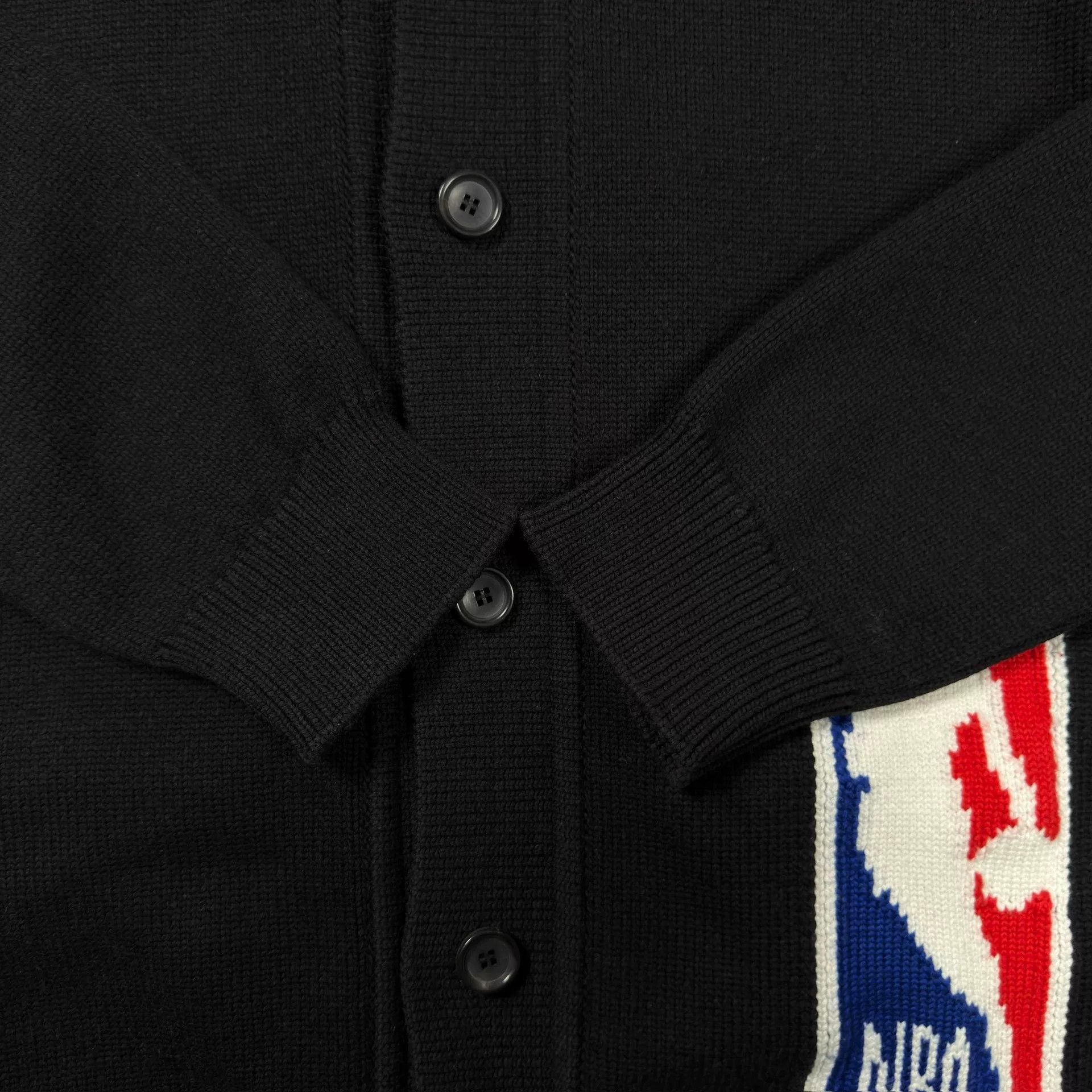 Louis Vuitton Louis Vuitton x NBA Logo Cardigan Size XL Size US XL / EU 56 / 4 - 4 Thumbnail