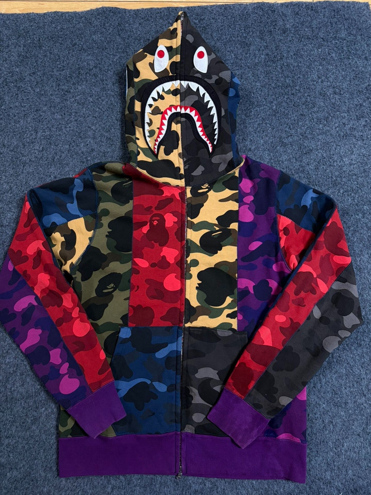 Bape BAPE Multi-Color Patchwork Shark Hoodie Size L Size US L / EU 52-54 / 3 - 2 Thumbnail