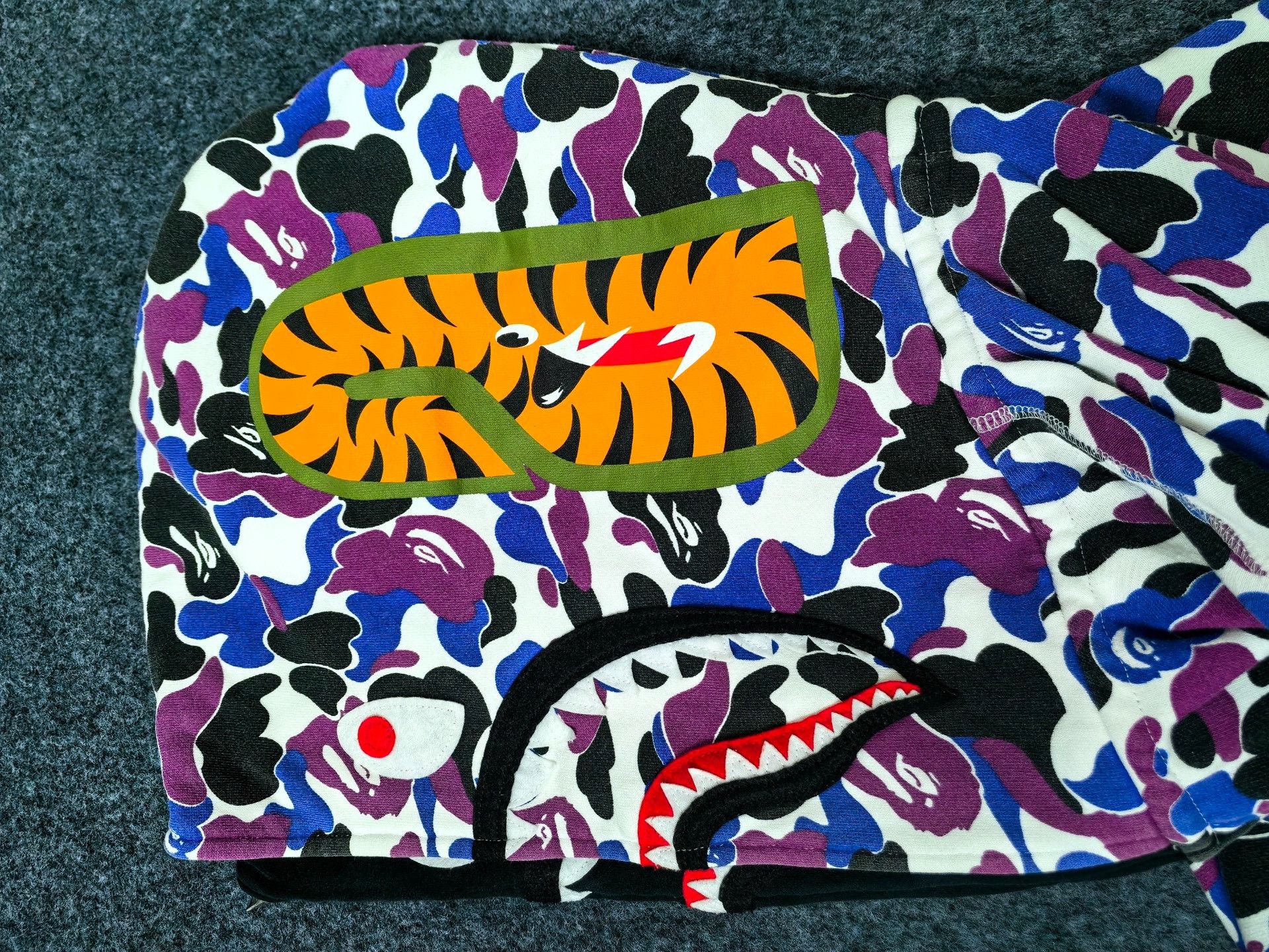 Bape BAPE Camo Shark Tiger Hoodie Size L Size US L / EU 52-54 / 3 - 10 Thumbnail