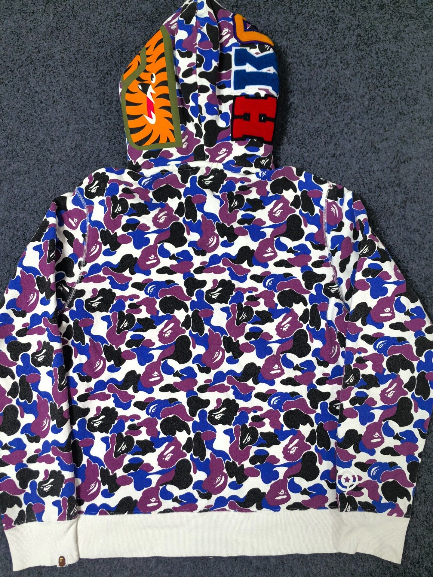 Bape BAPE Camo Shark Tiger Hoodie Size L Size US L / EU 52-54 / 3 - 3 Thumbnail