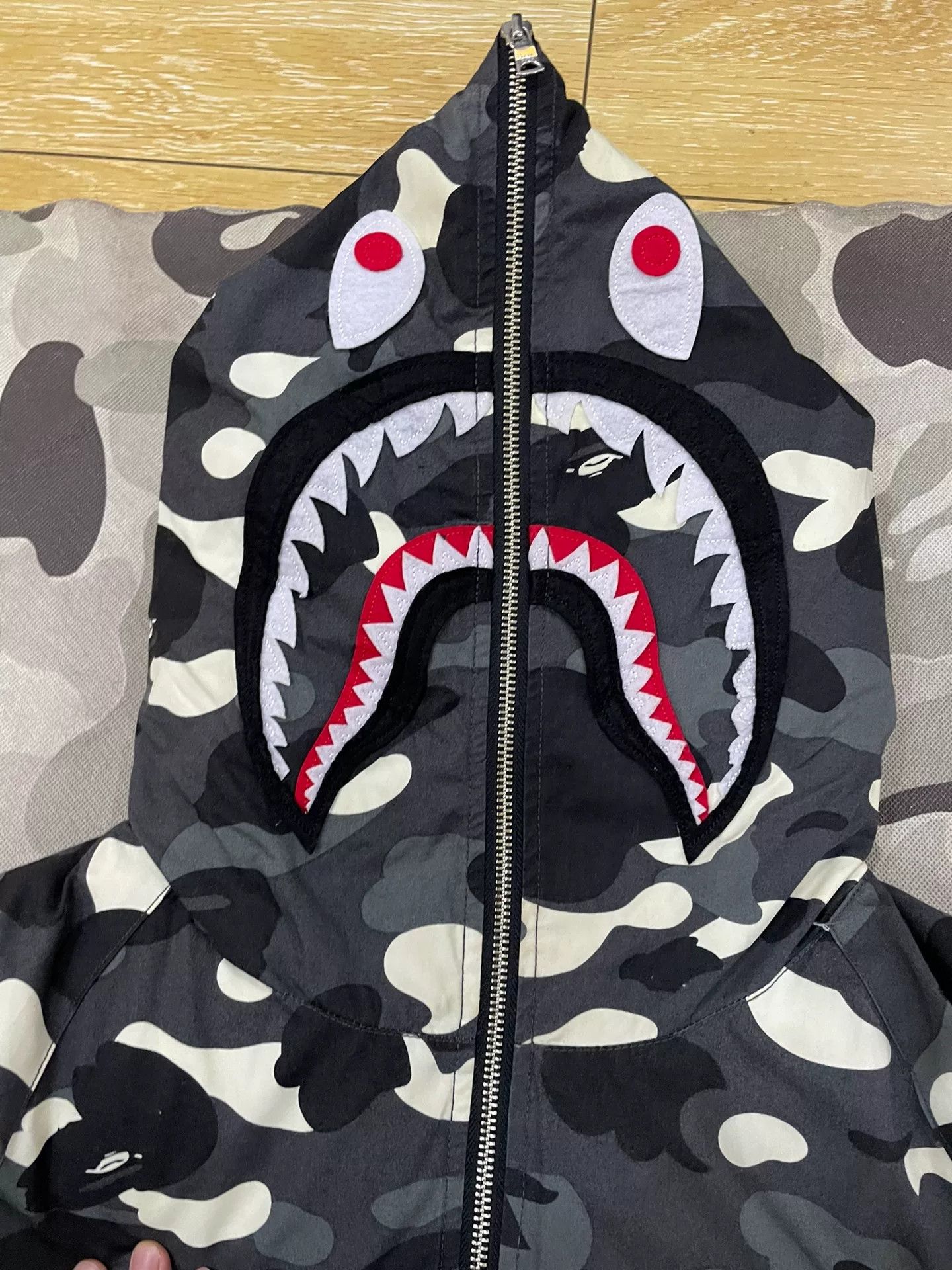 Bape BAPE Camo Shark Puffer Jacket Size XL Size US XL / EU 56 / 4 - 3 Thumbnail